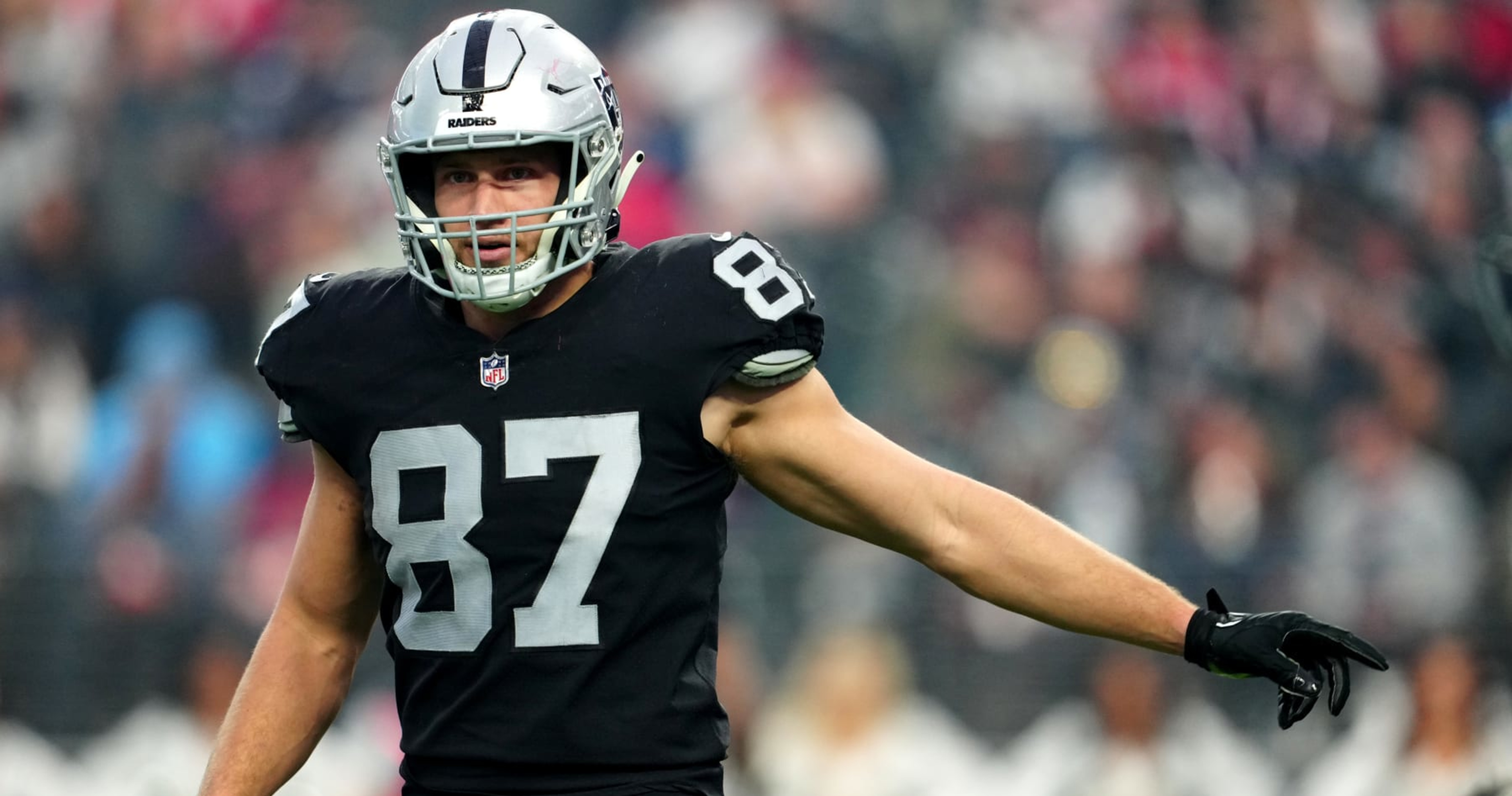 Las Vegas Raiders tight end Foster Moreau (87) heads for the