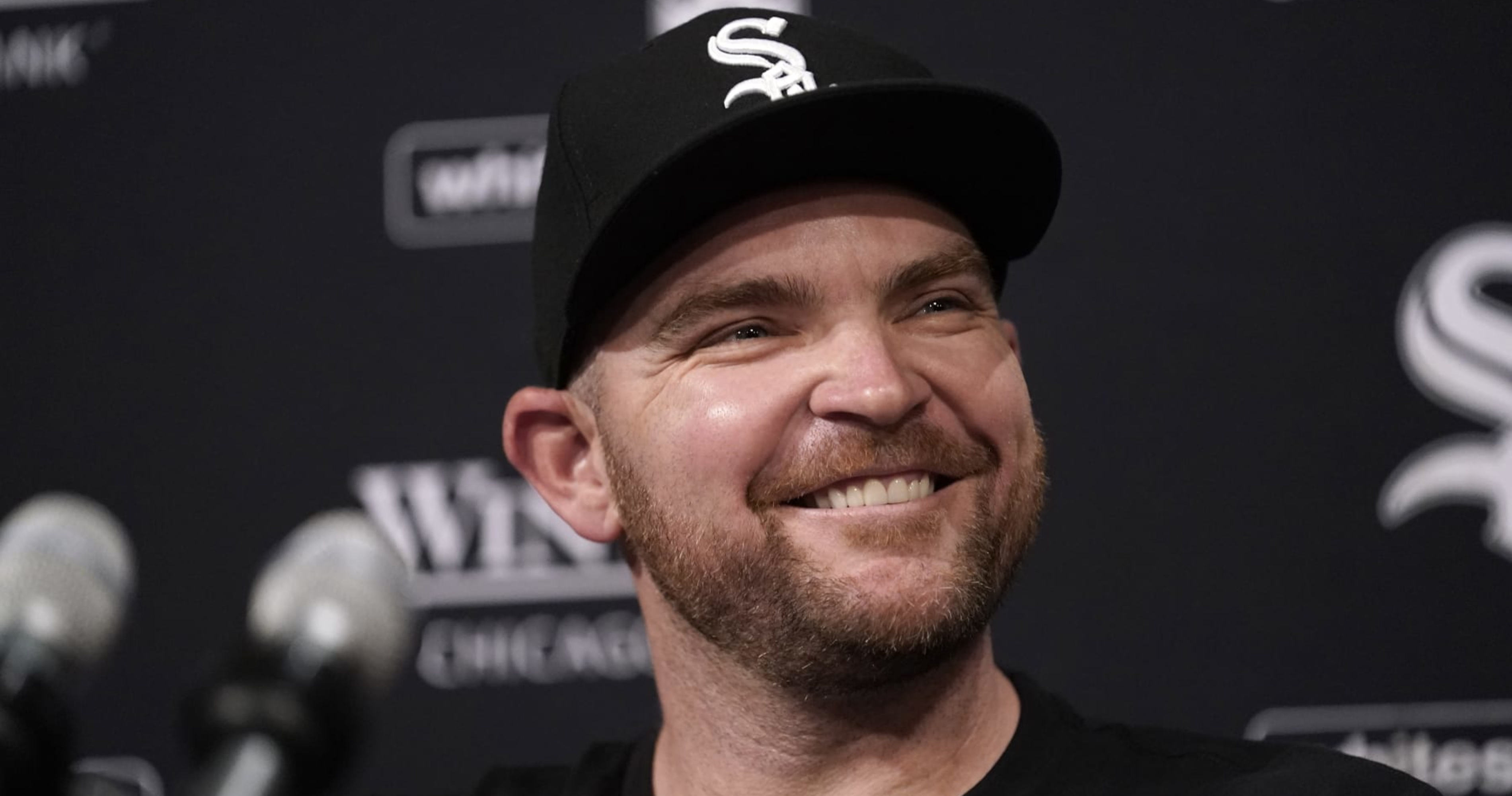 Hendriks pitches 8th inning for White Sox in return from non