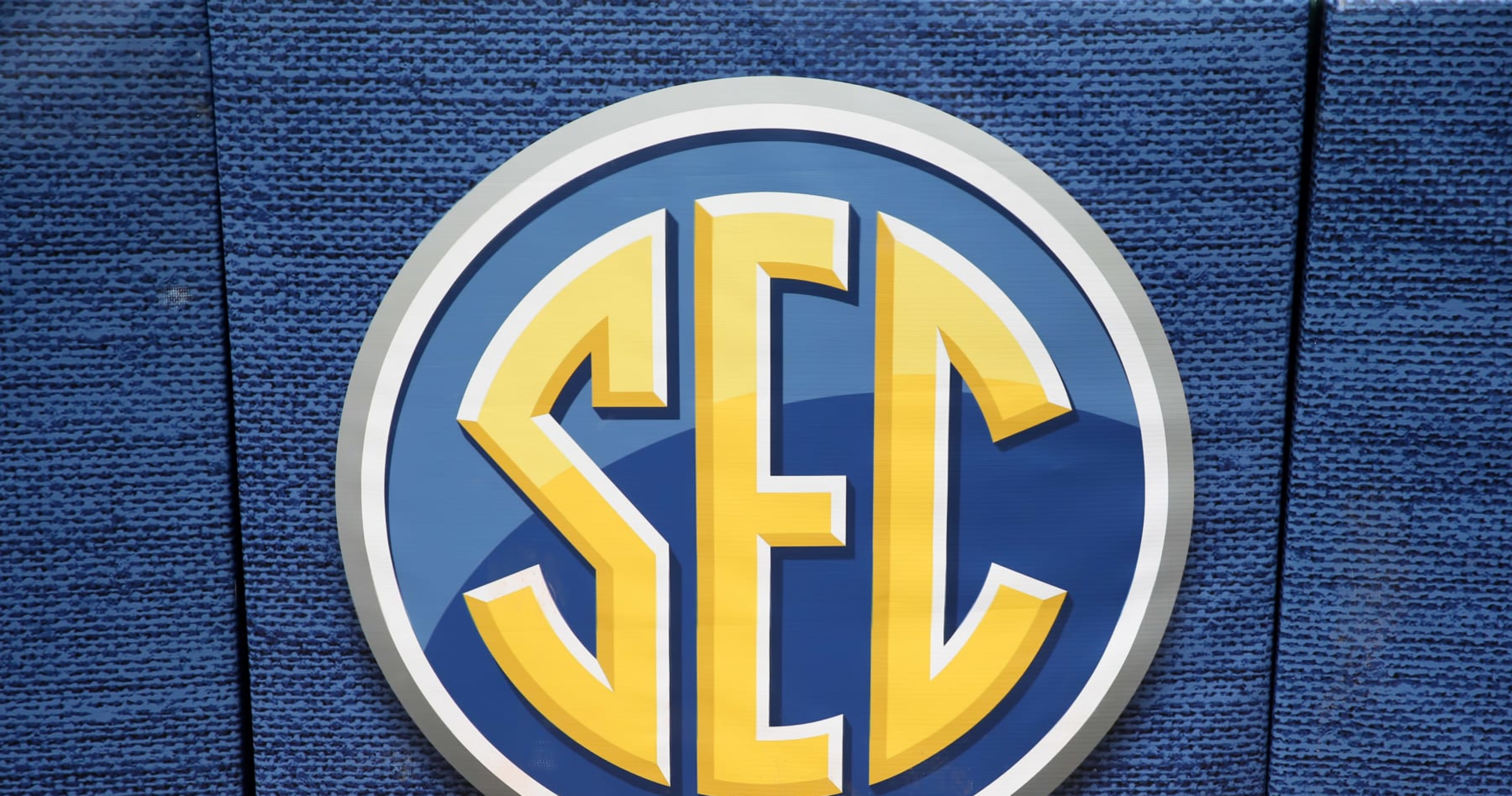 SEC to Use 8Game Conference Schedule for 2025 CFB Season; Divisions to