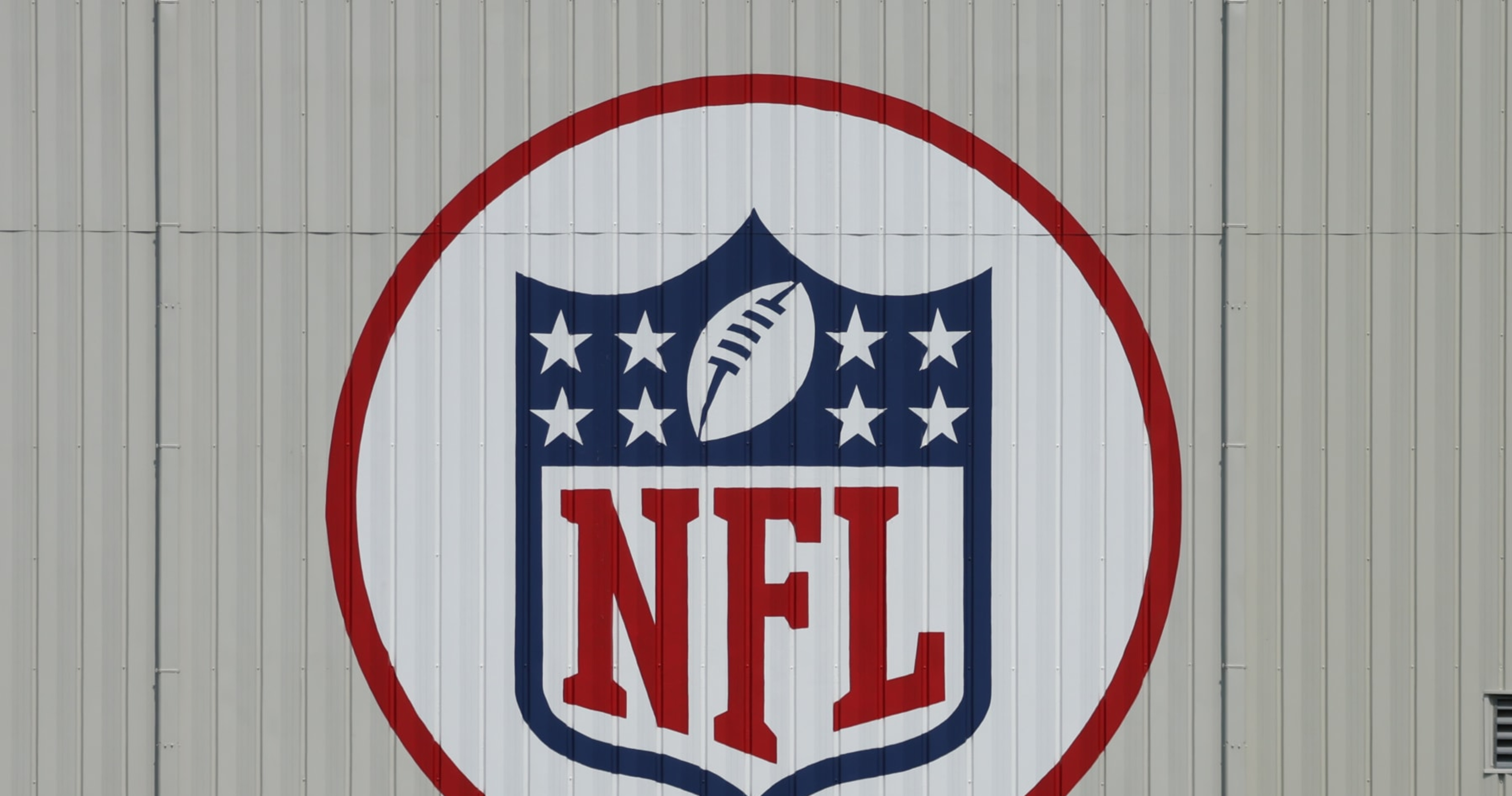 NFL Player Reportedly Lost $8M Gambling in 2022 amid Suspensions