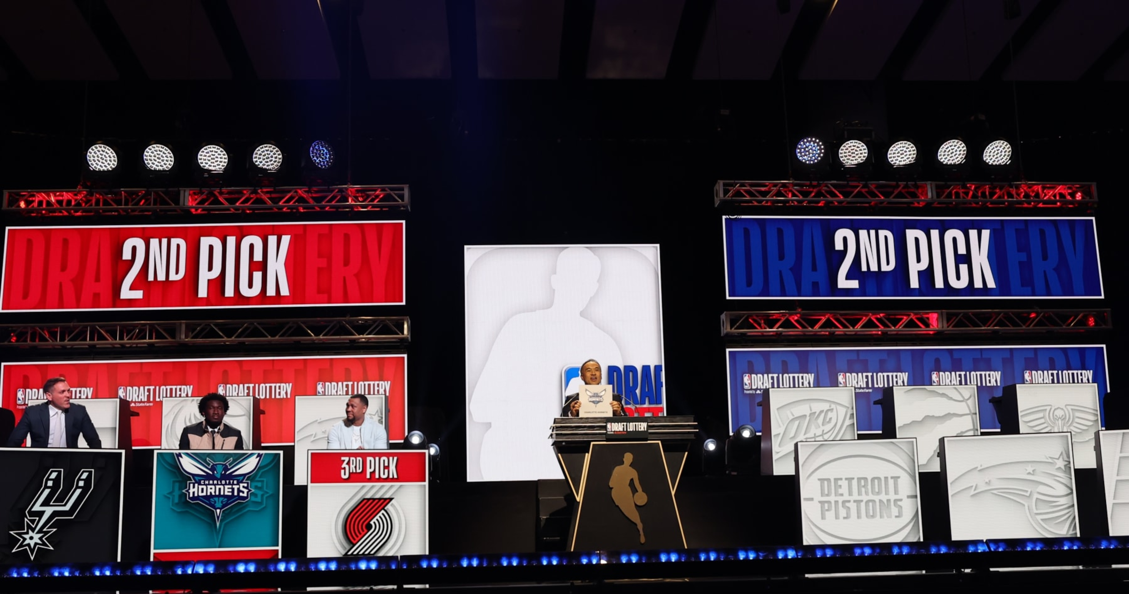 NBA Rumors Not Interested in Trading No. 2 Pick amid Zion