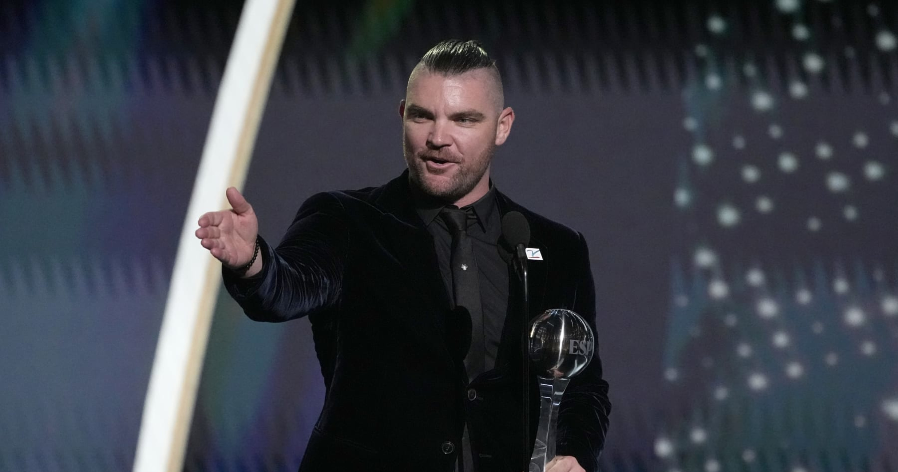 Chicago White Sox Closer Liam Hendriks Makes Awesome Speech While Receiving  the Jimmy V Award at the ESPYs - Fastball