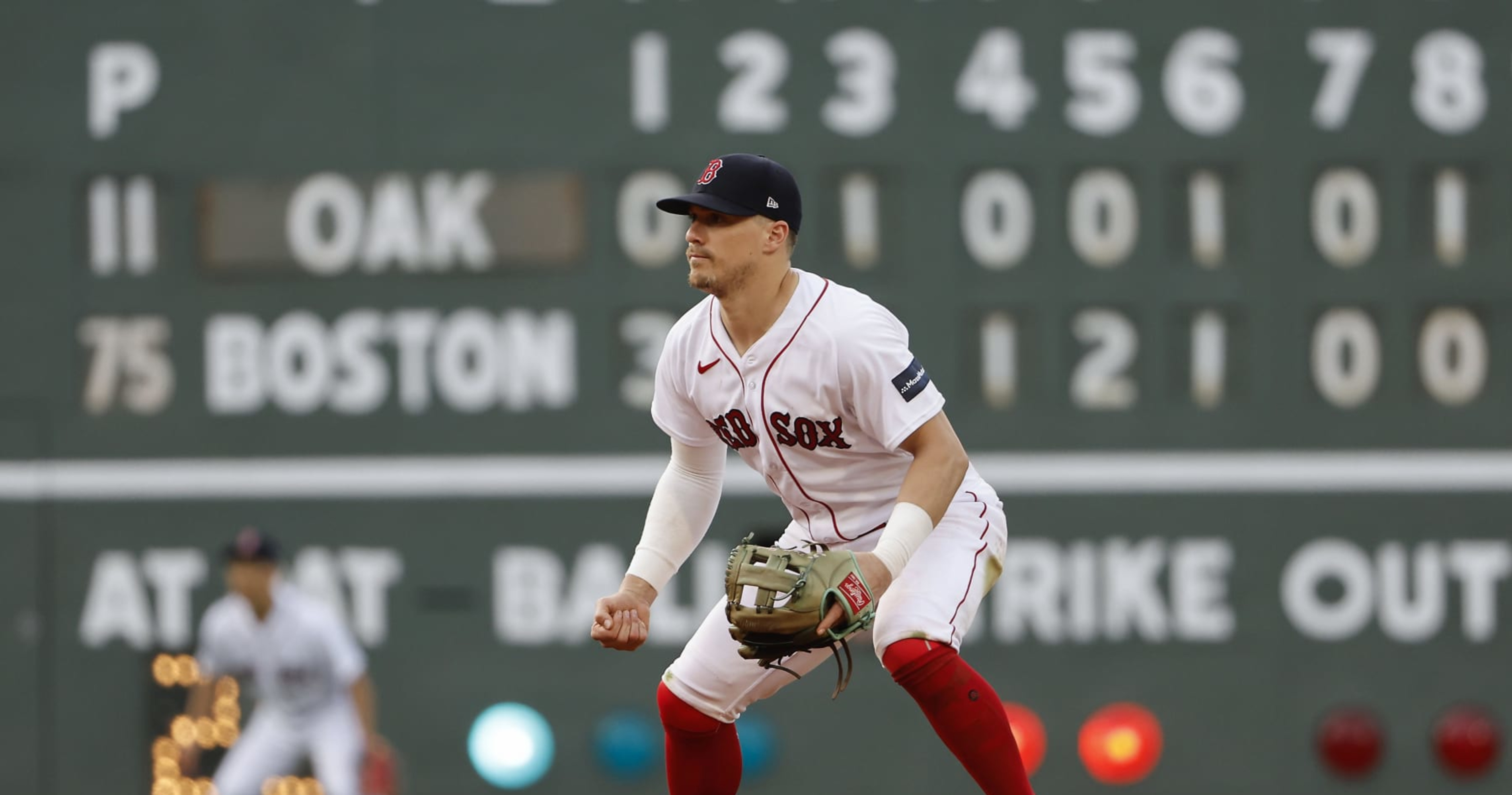 Red Sox trade Kiké Hernández to Dodgers for two minor-league