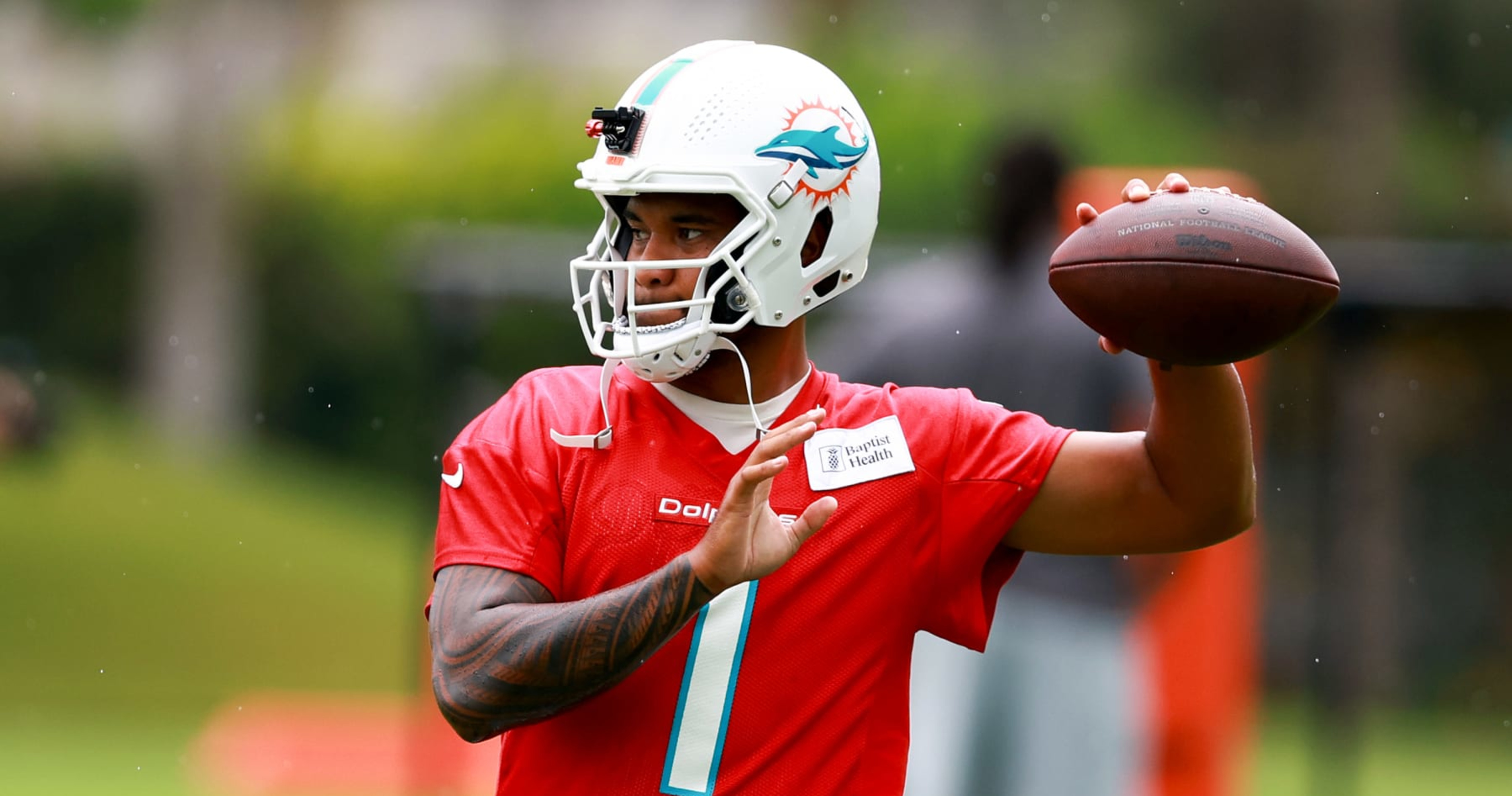 Dolphins' Tua Tagovailoa receives comparison to HOF quarterback