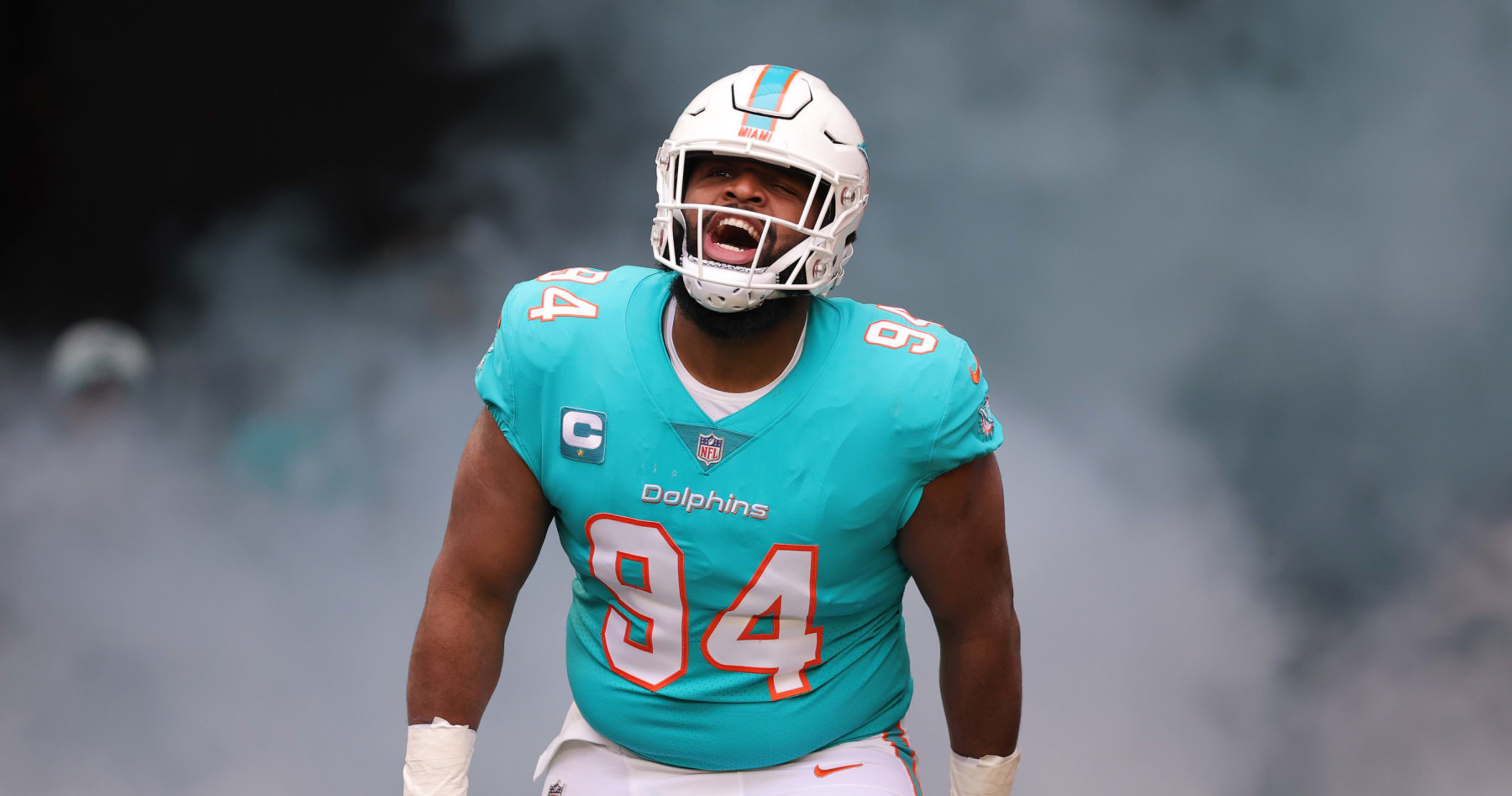 Dolphins defensive tackle Christian Wilkins ends 2-week hold-in - ESPN