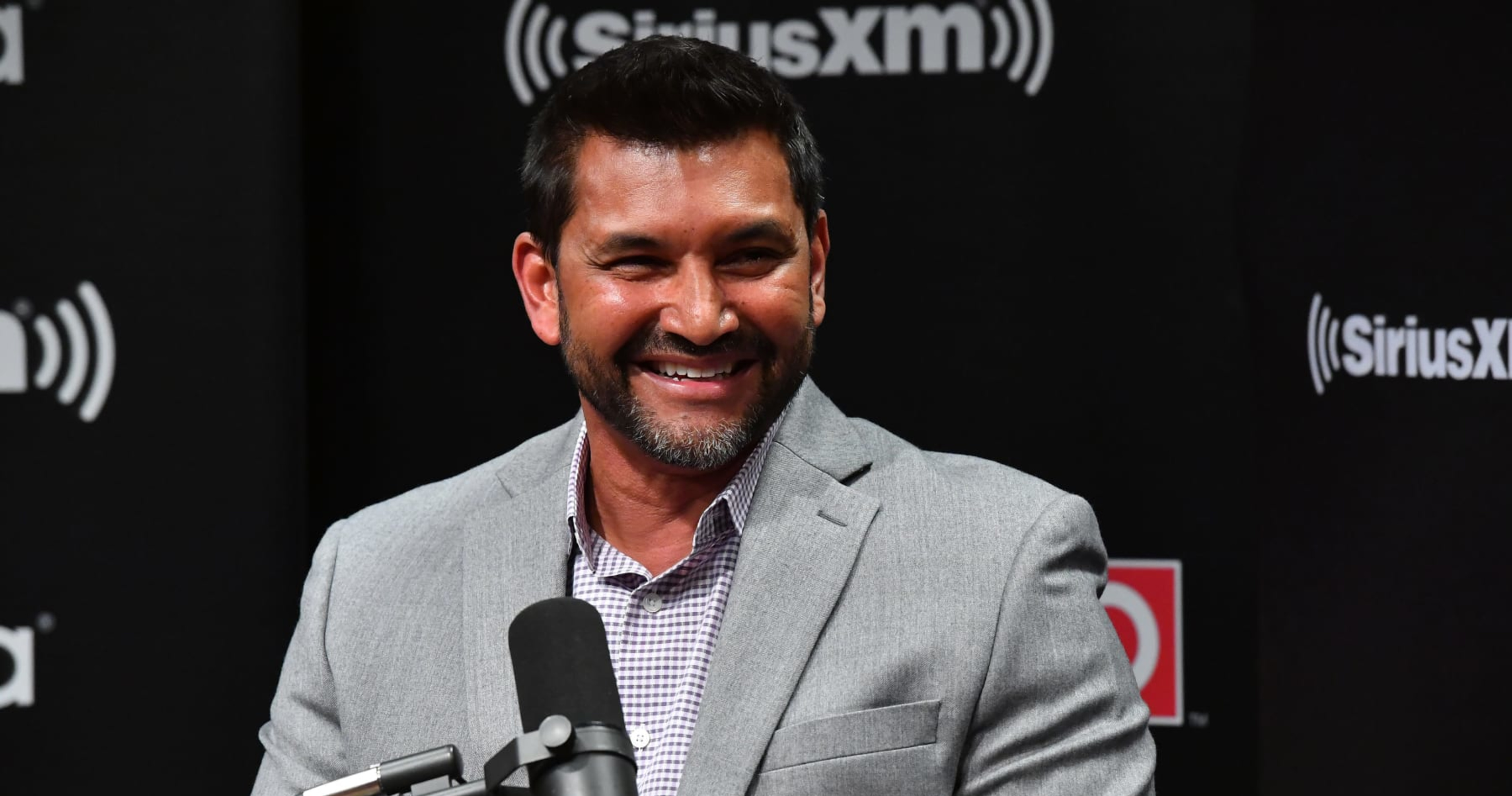 Dave Martinez agrees to contract extension with the Nationals