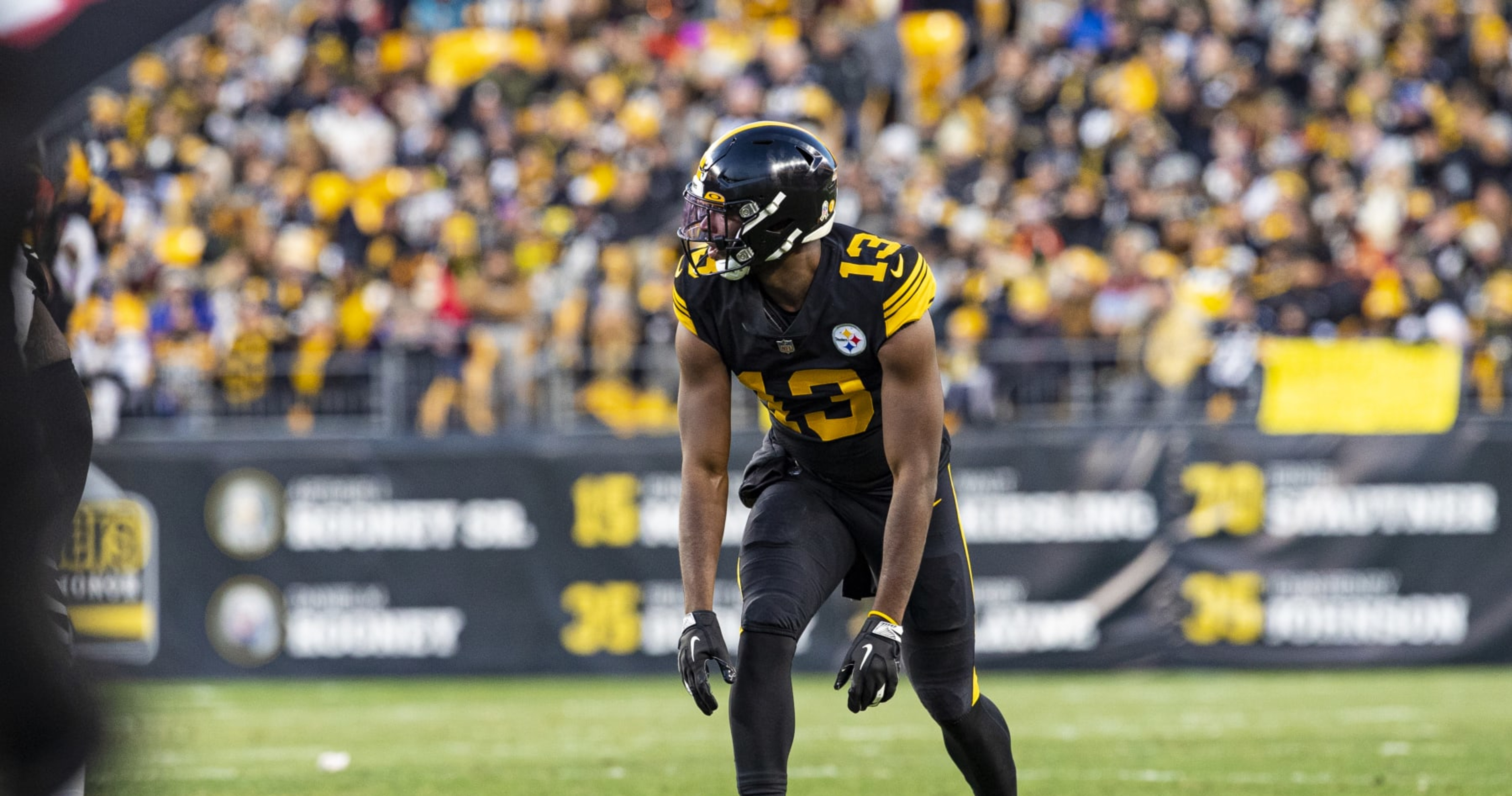 Pittsburgh Steelers wide receiver Miles Boykin (13) warms up