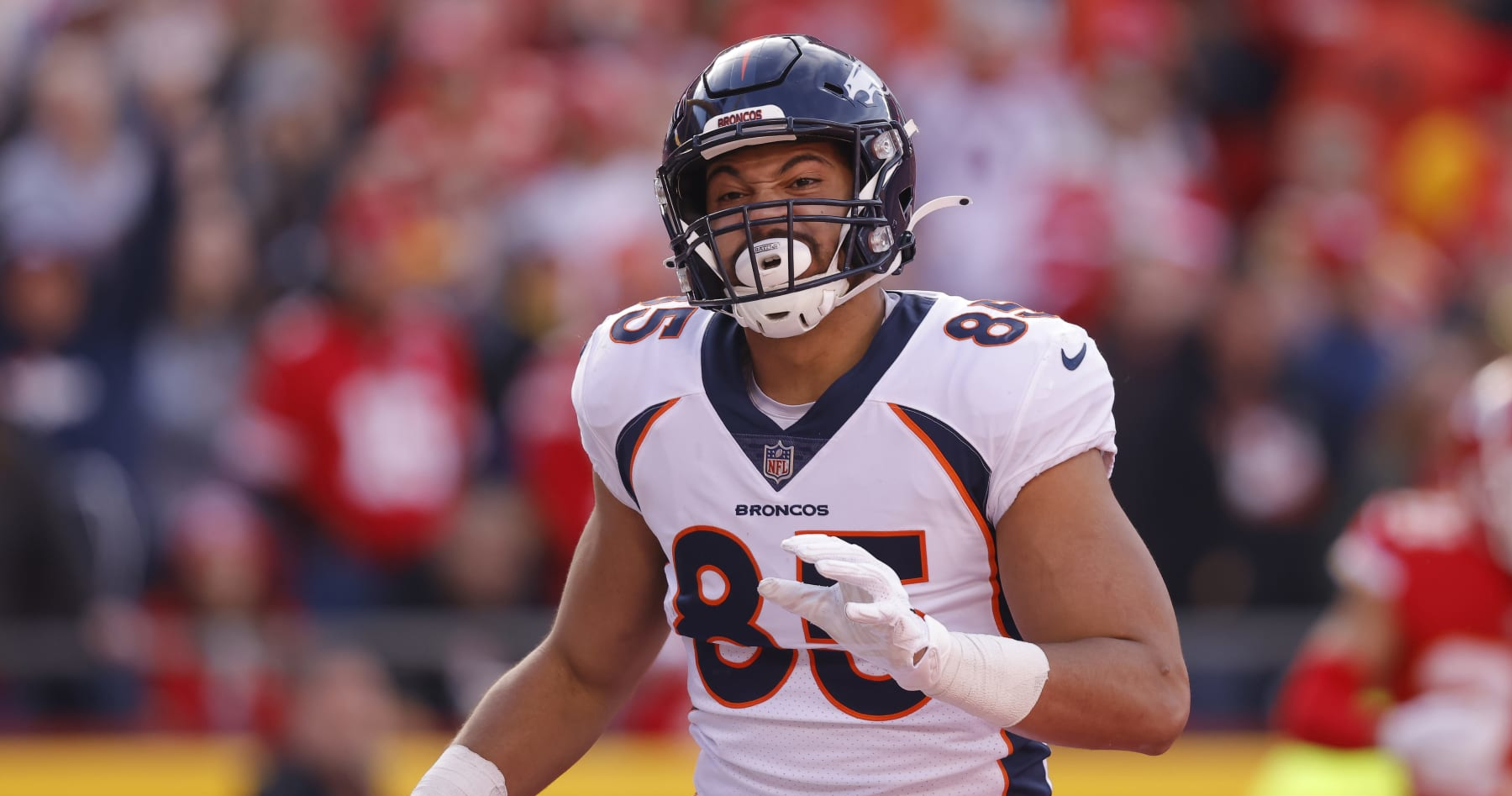 Reports: Broncos trade TE Albert Okwuegbunam to Eagles