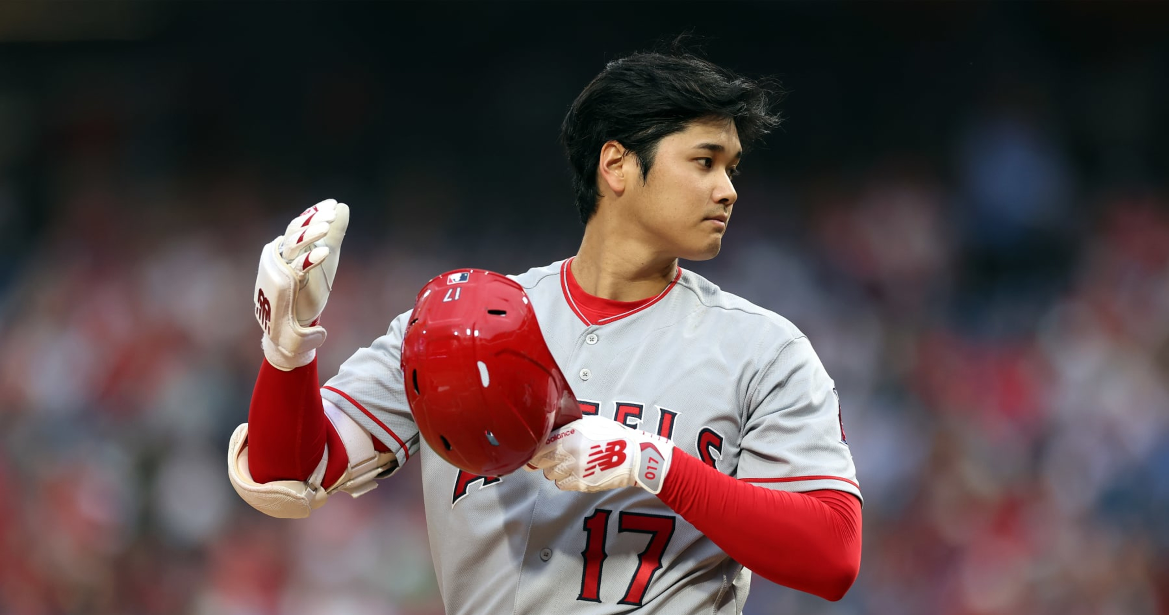 Angels' Shohei Ohtani Limps Off With Apparent Leg Injury vs