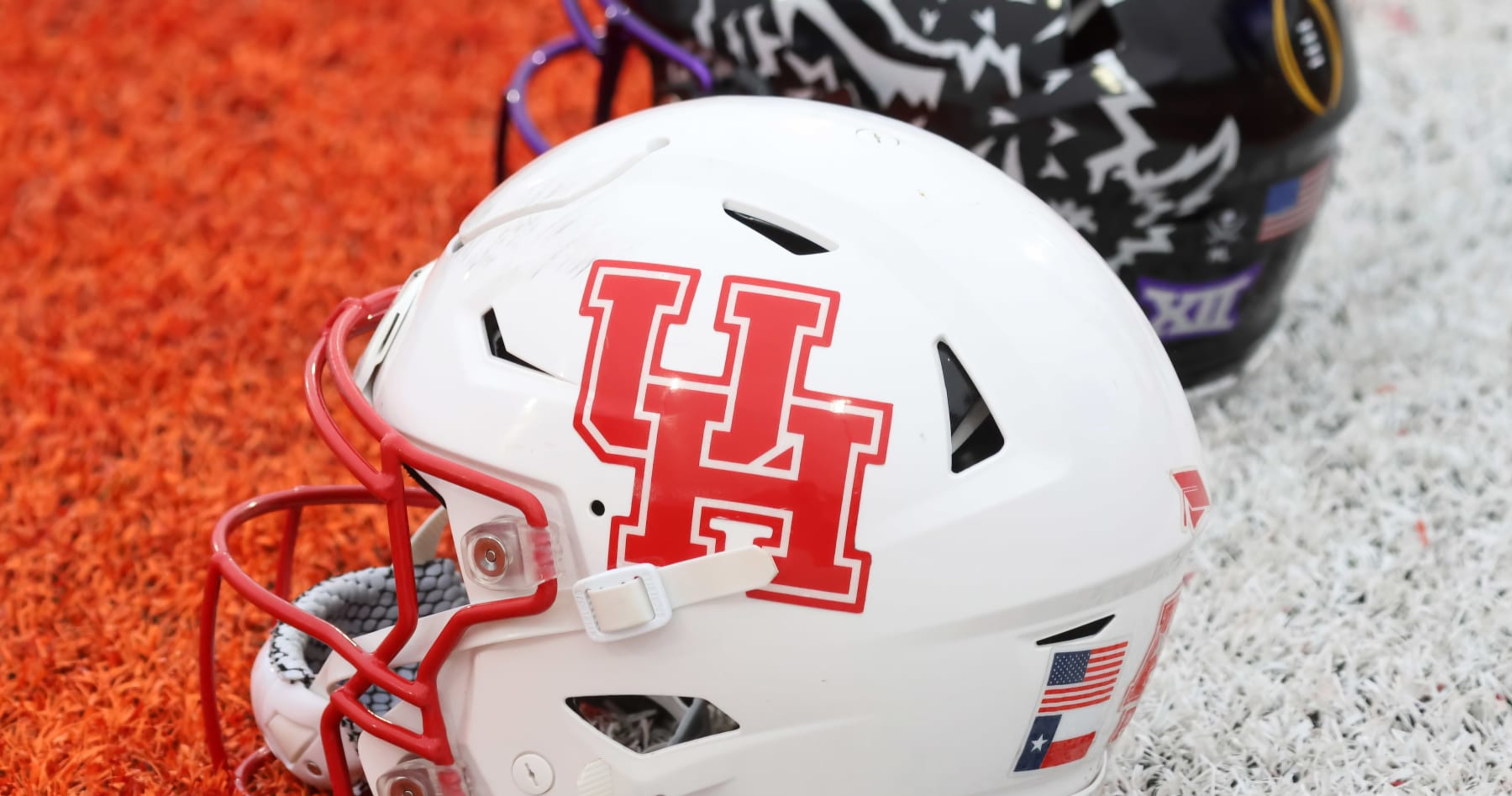 Houston Cougars Unveil Glorious Oilers-Themed Football Uniforms for Season  Opener - Sports Illustrated