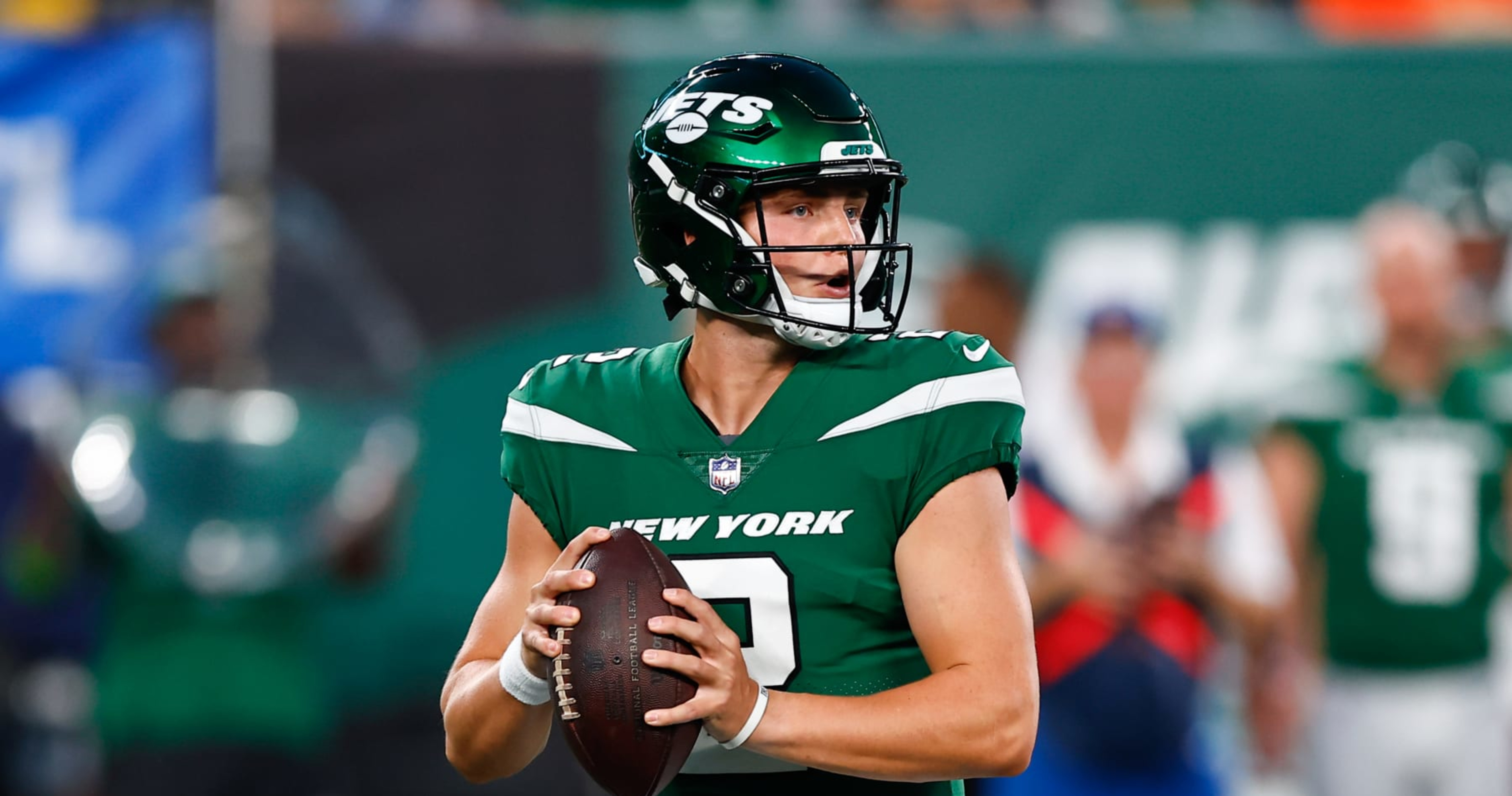 New York Jets' quarterback Vinny Testaverde is helped off the