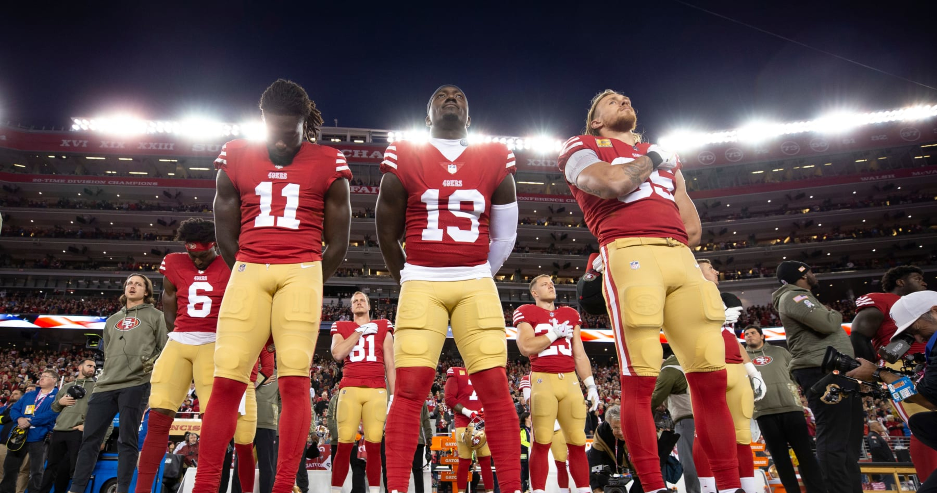 Los Angeles, CA, USA. 30th Jan, 2022. San Francisco 49ers fans react to San  Francisco 49ers tight end George Kittle (85) touchdown in the third quarter  during the NFL championship game at