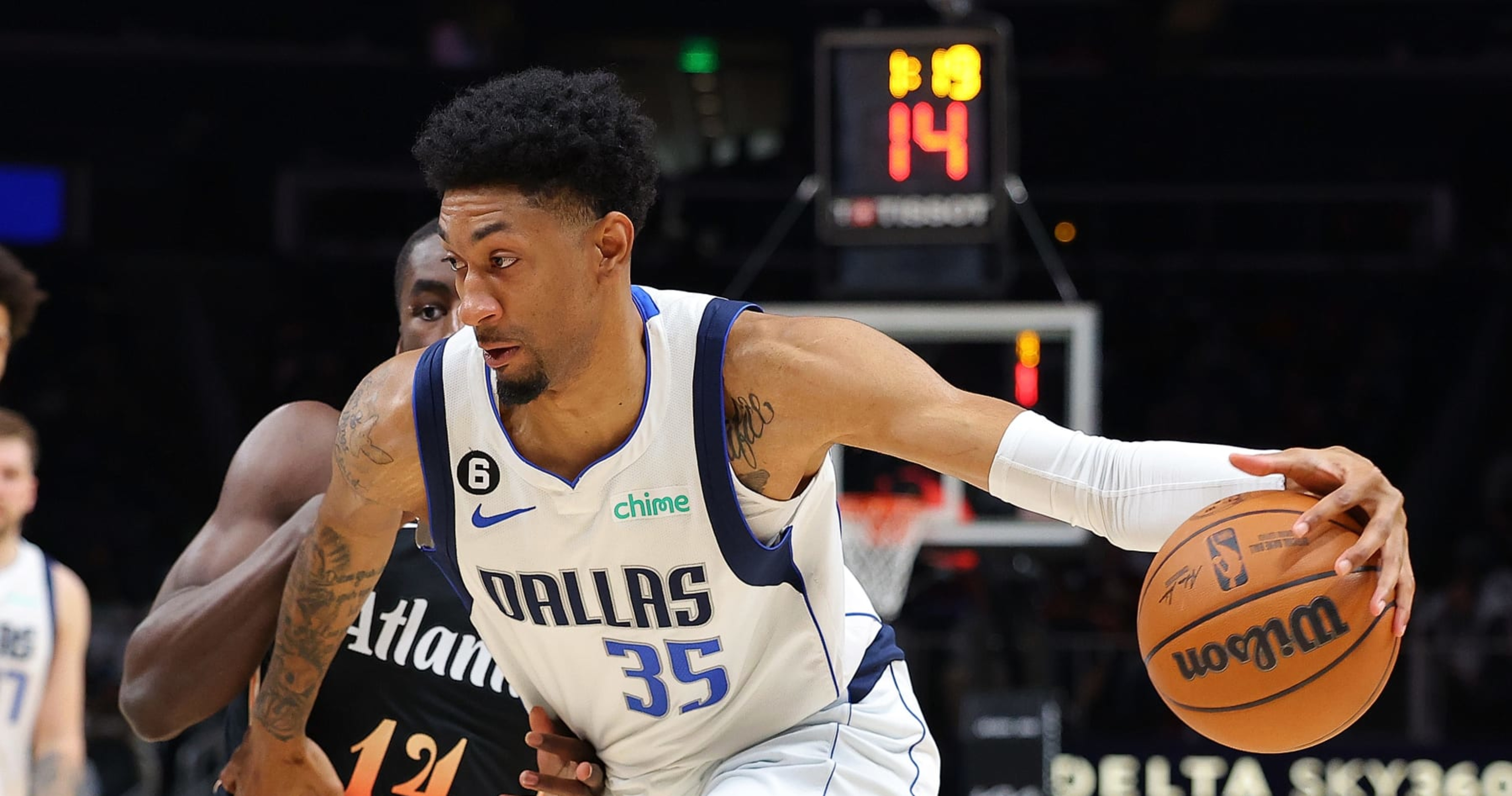 Los Angeles Lakers Sign Christian Wood