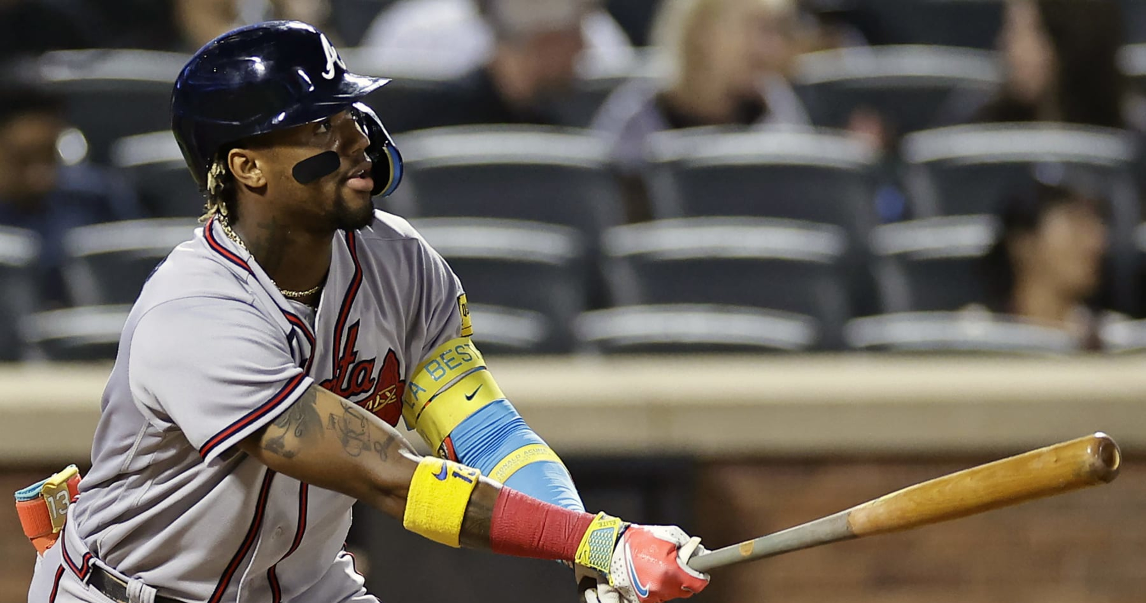 Everyone needs to see this mammoth Luis Robert home run