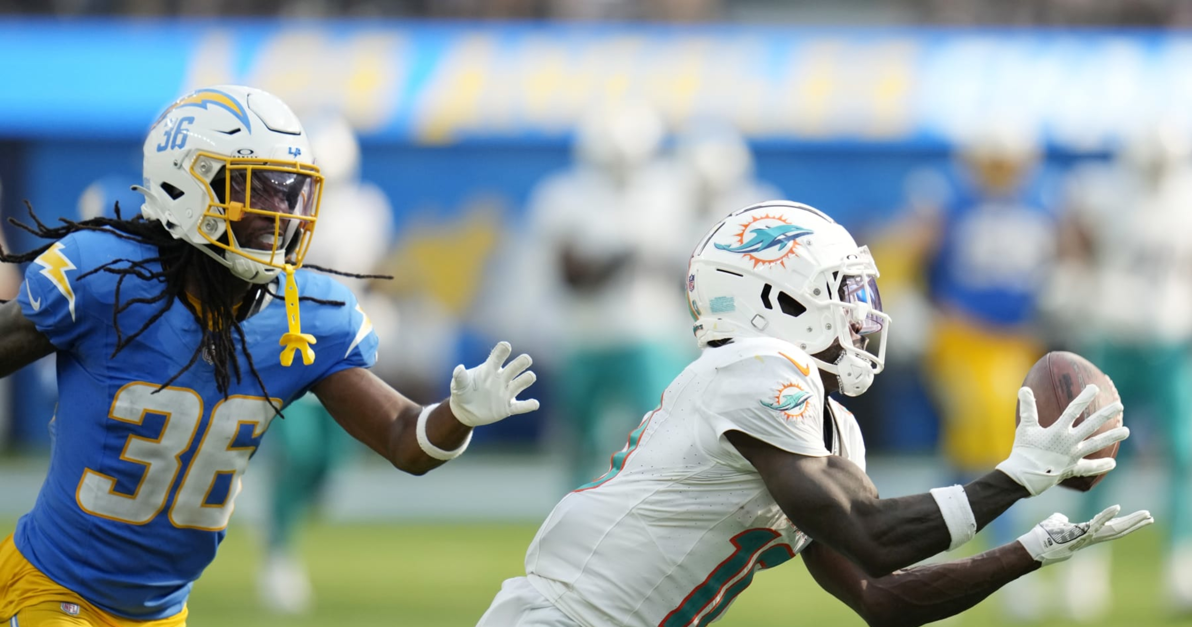 Dolphins top Chargers behind Tua, Tyreek Hill