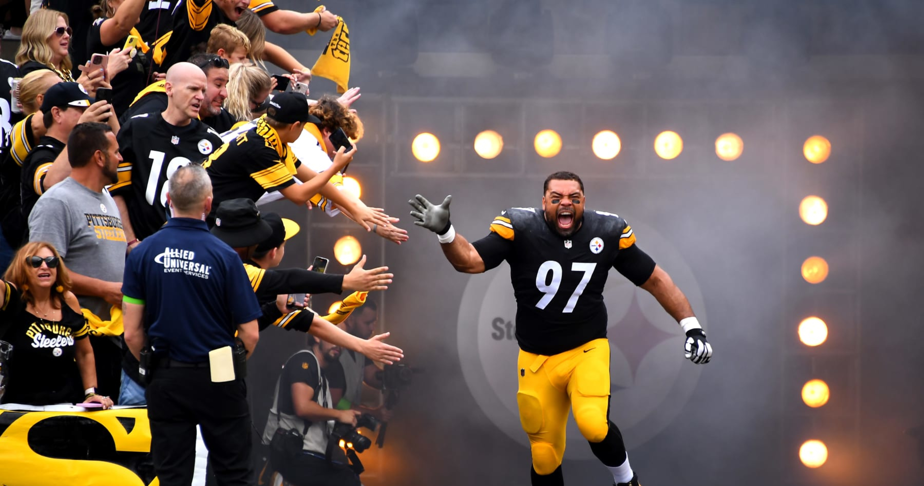 Pittsburgh Steelers defensive end Cameron Heyward (97) celebrates