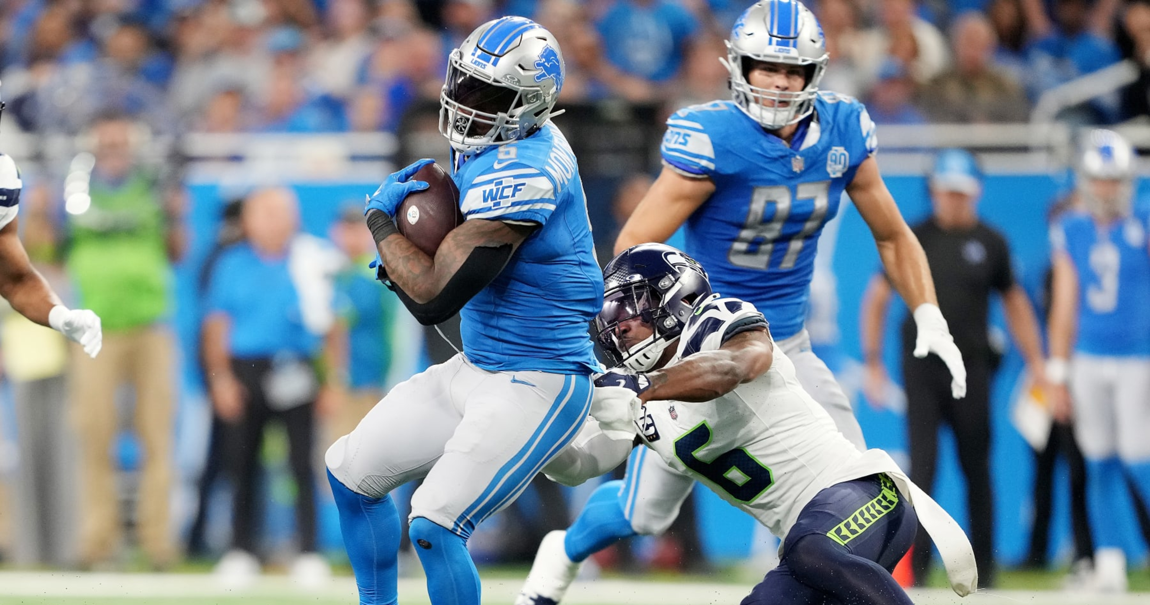 Lions' David Montgomery Carted to Locker Room with Thigh Injury vs. Seahawks