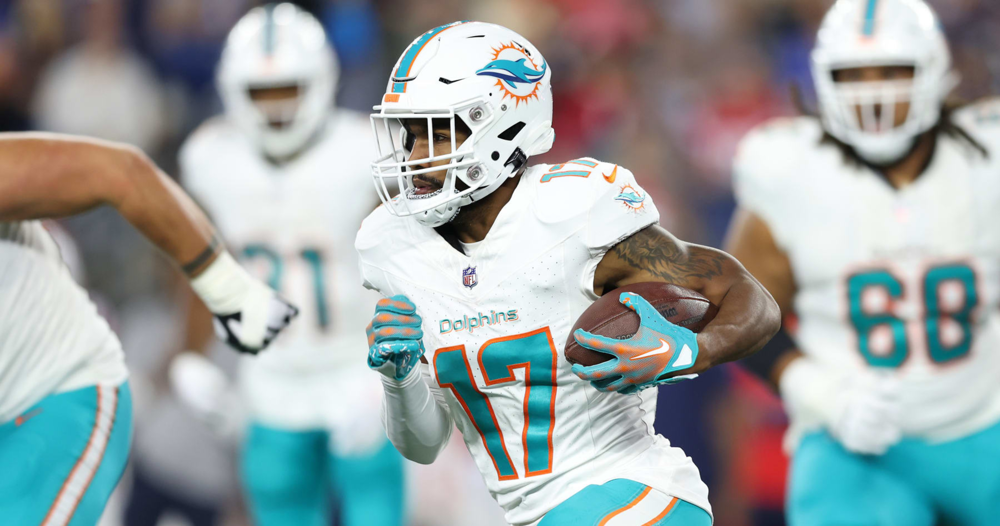 Dolphins WR Jaylen Waddle breaks NFL rookie receptions record