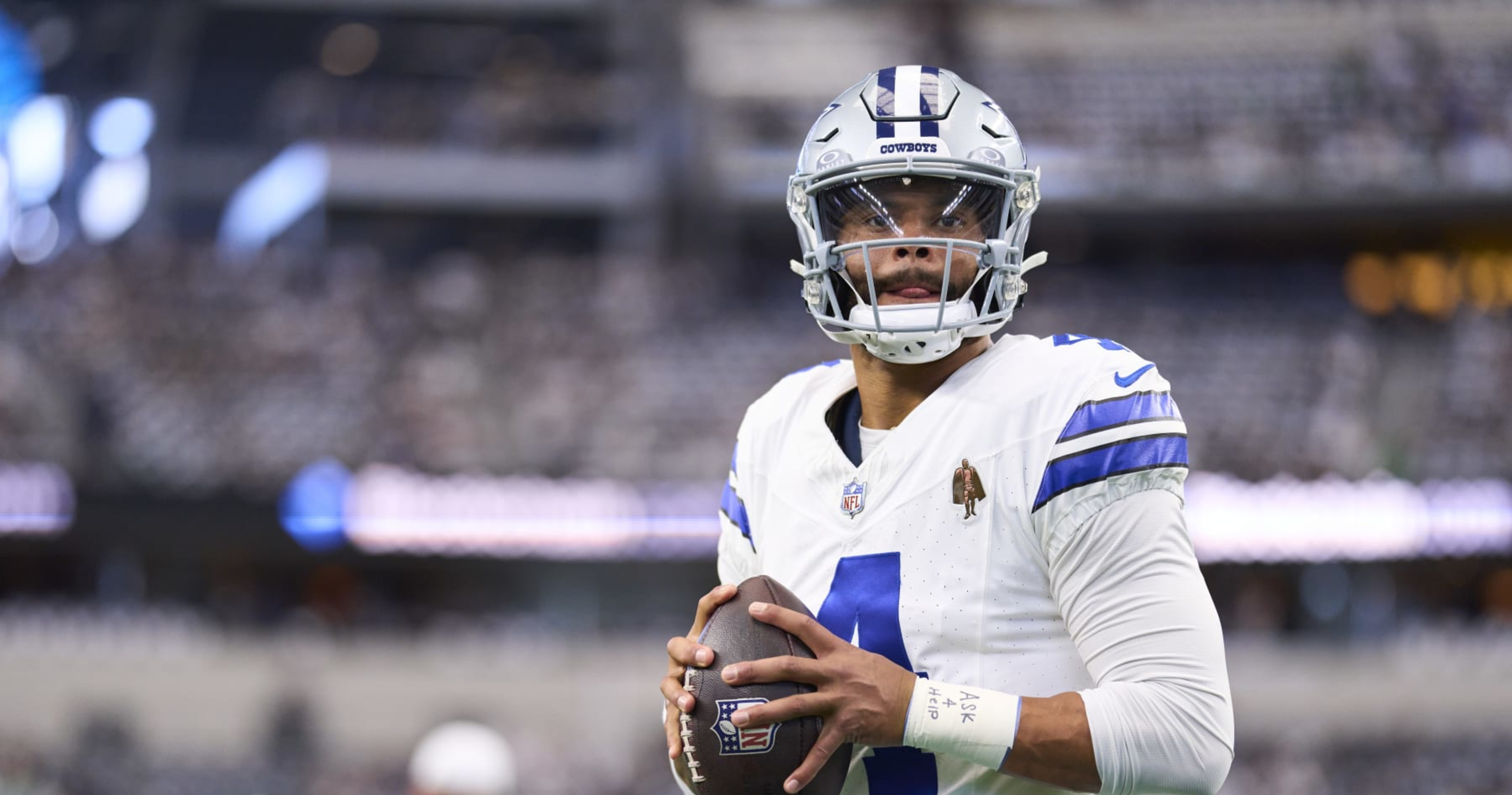 Dallas Cowboys quarterback Dak Prescott drops dime to wide