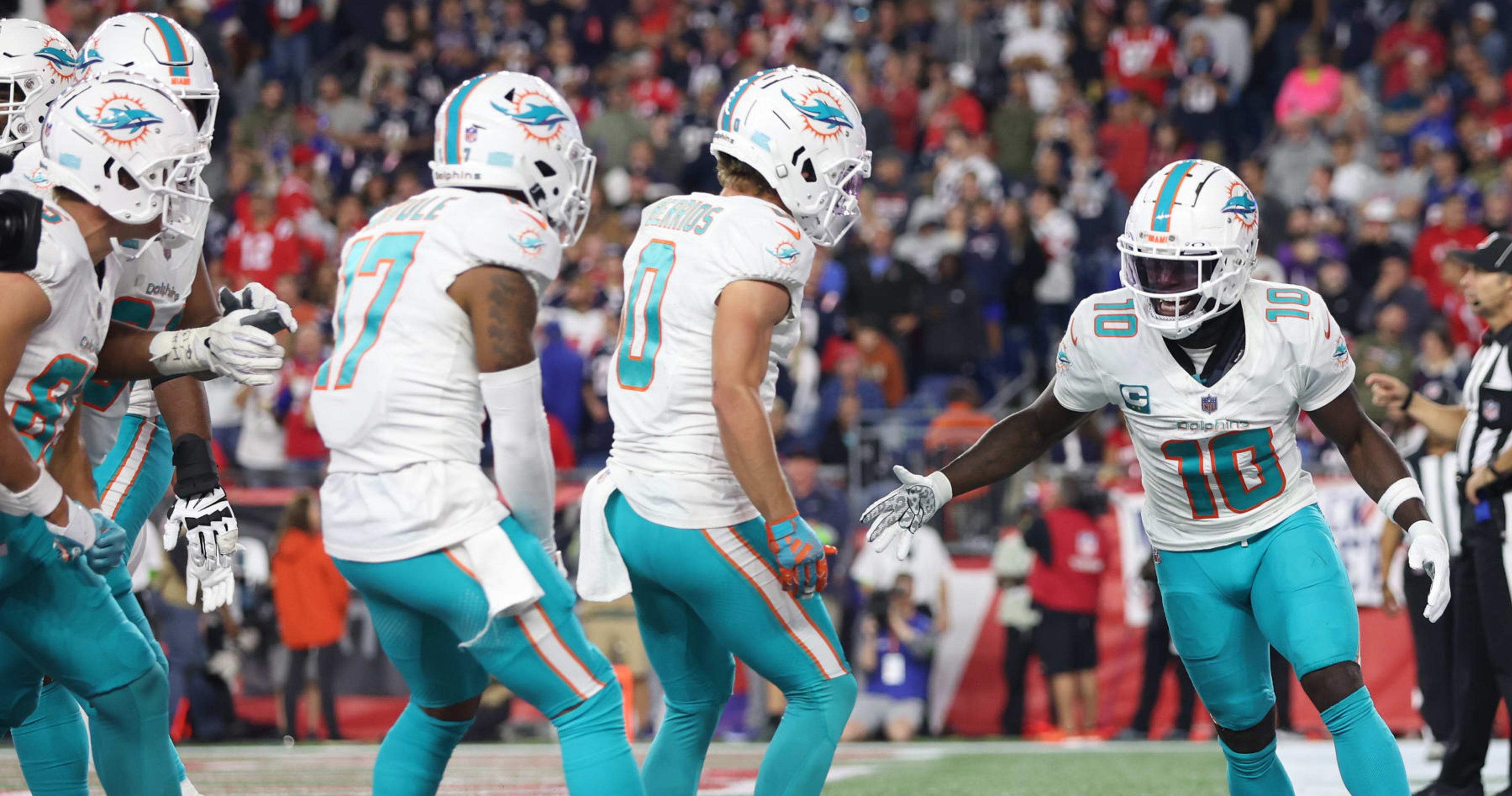 Watch your back': Dolphins star Tyreek Hill calls out Micah Parsons