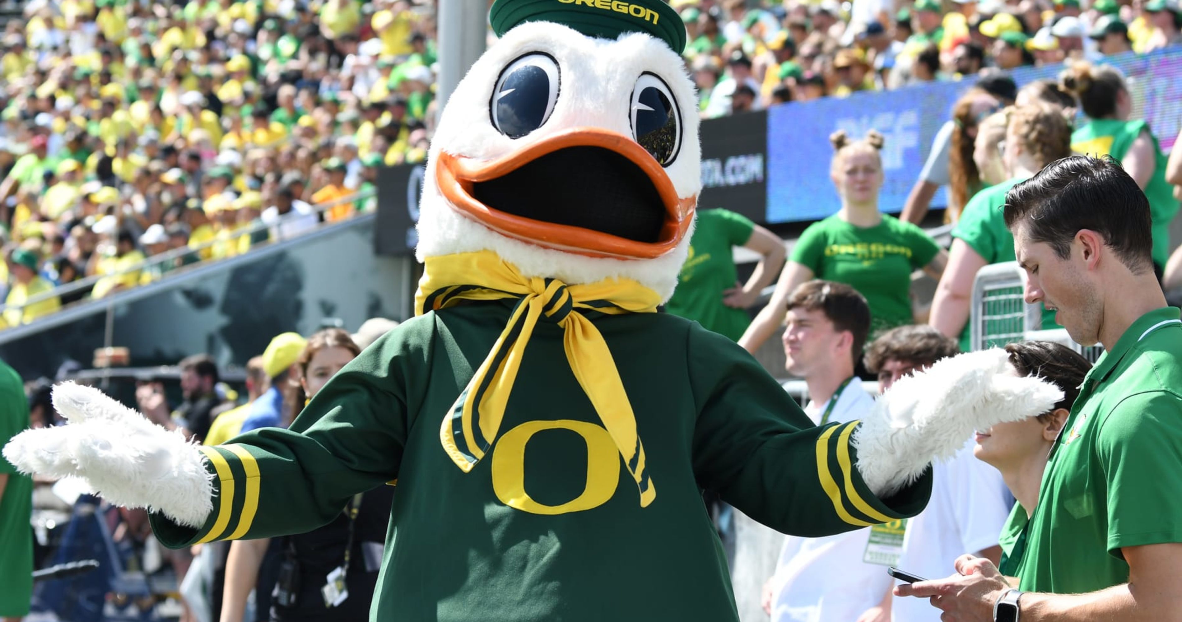 Oregon Duck mascot, dressed as Santa Claus, terrifies young girl