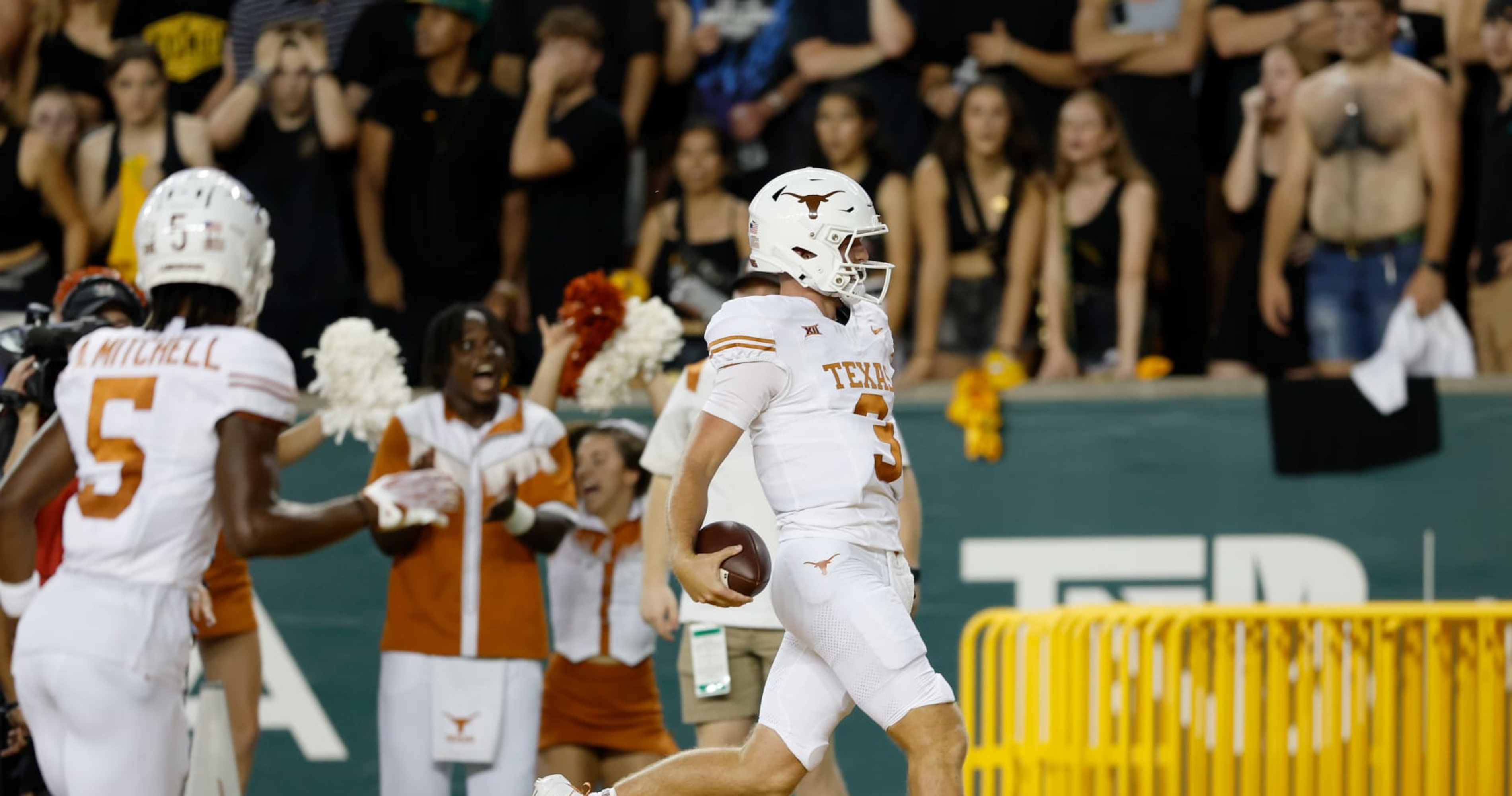 Texas wins 38-6 at Baylor