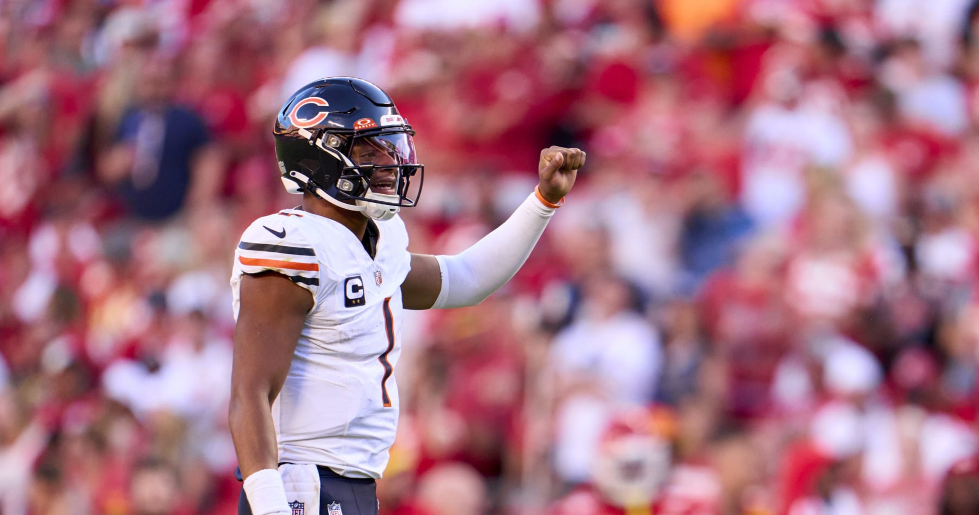 Former NFL Player Gives Major Praise To Bears QB Justin Fields