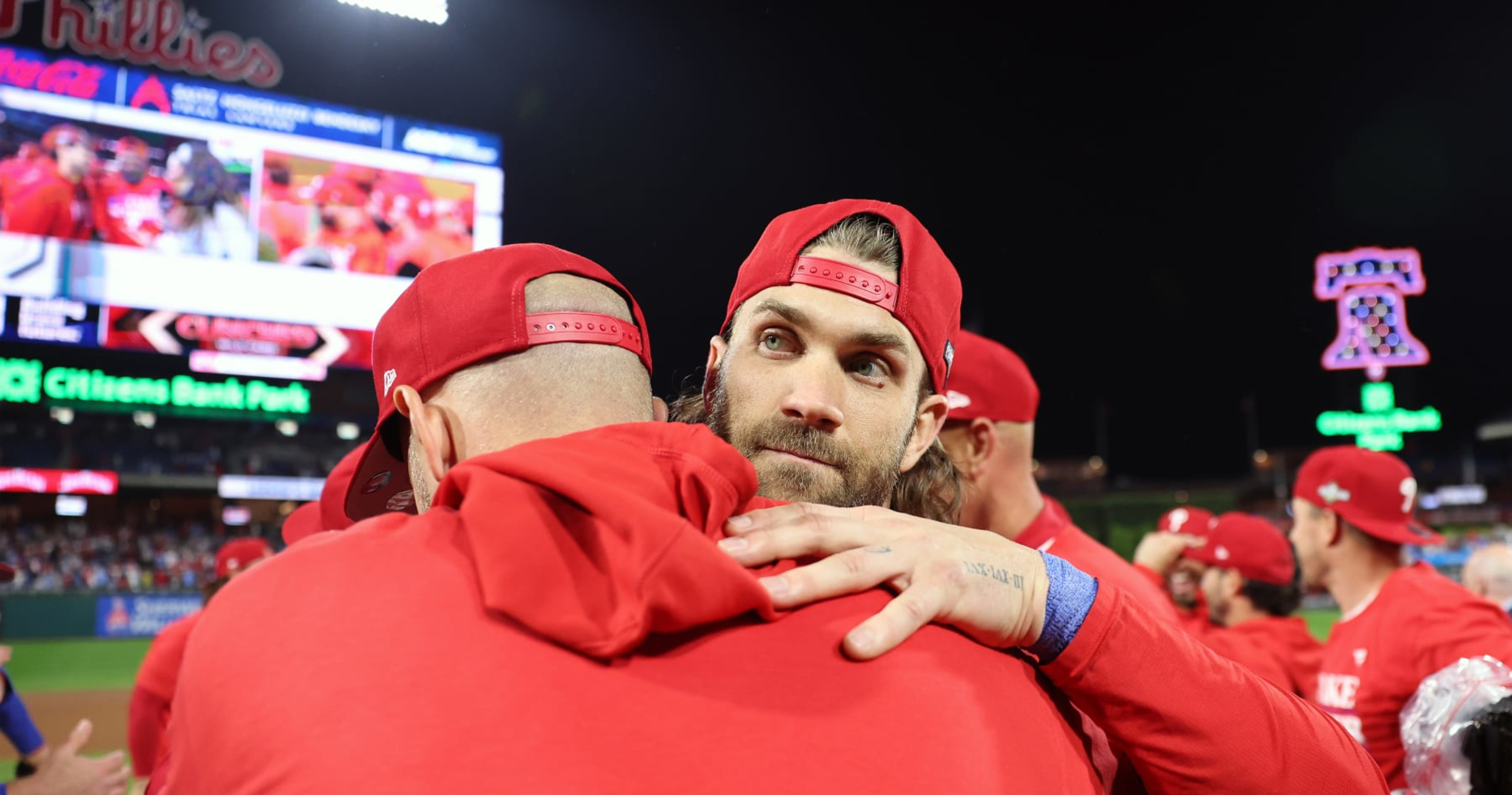 Blue Jays clinch from couch, will face Minnesota in AL wild-card series, Tampa Bay Buccaneers