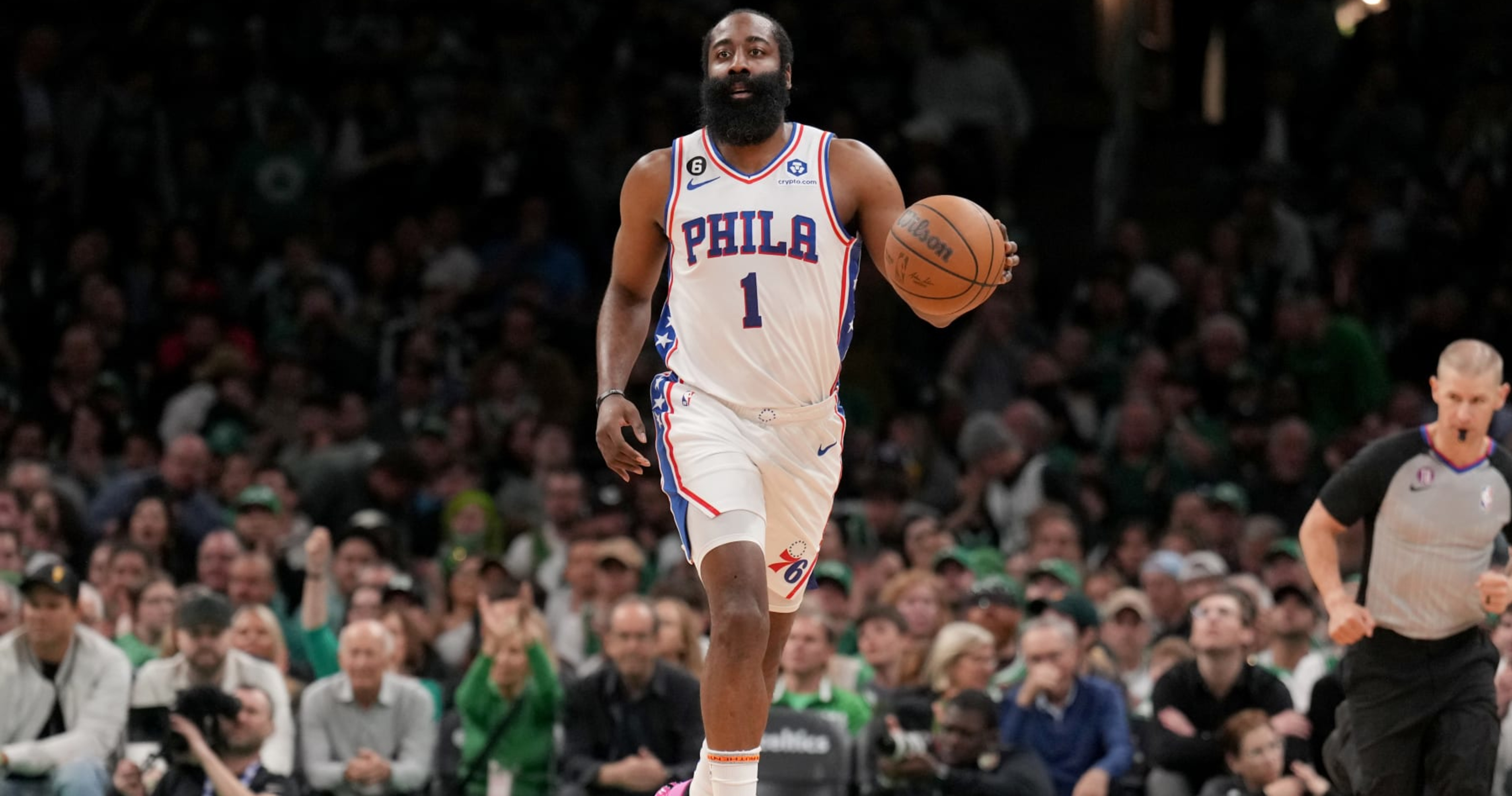 Harden returns to Sixers' training camp despite trade request