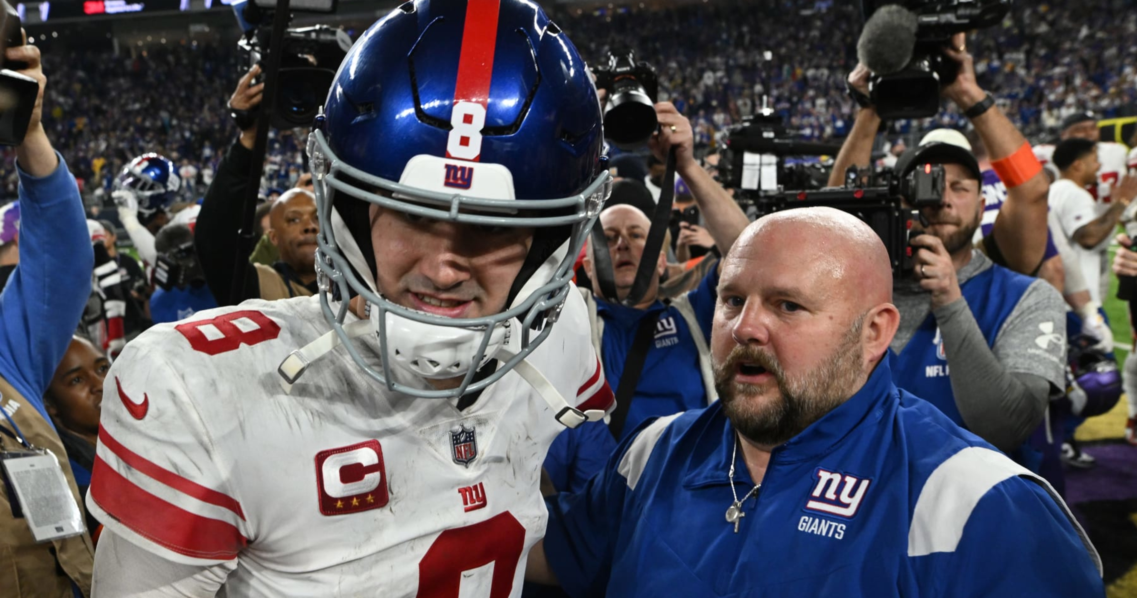 Brian Daboll tosses tablet after Daniel Jones interception in NY Giants loss