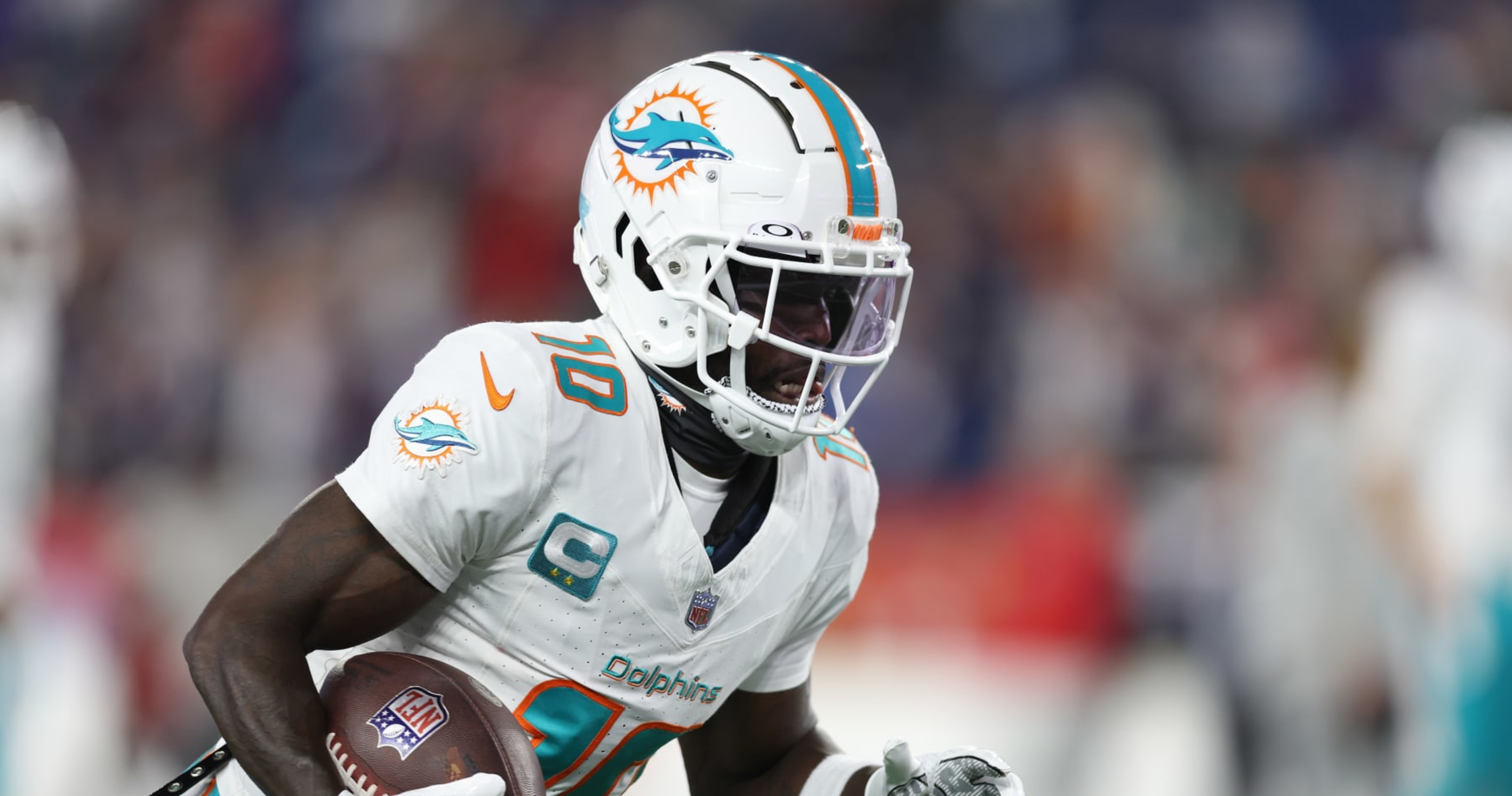 Dolphins' Tyreek Hill on Knee Injury Suffered vs. Bills: 'I'll Be Back in No Time'