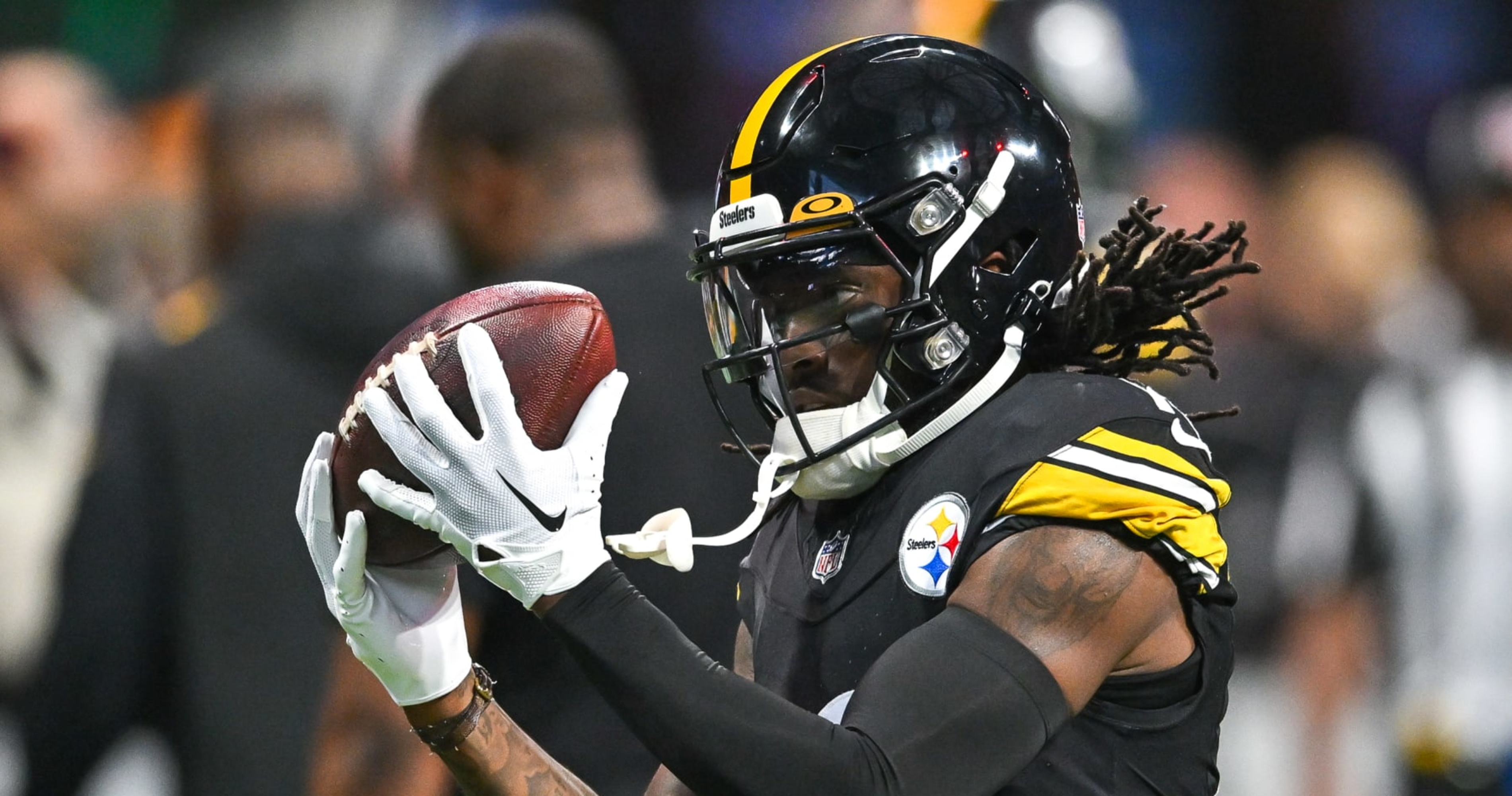 Pittsburgh Steelers wide receiver Diontae Johnson (18) in action