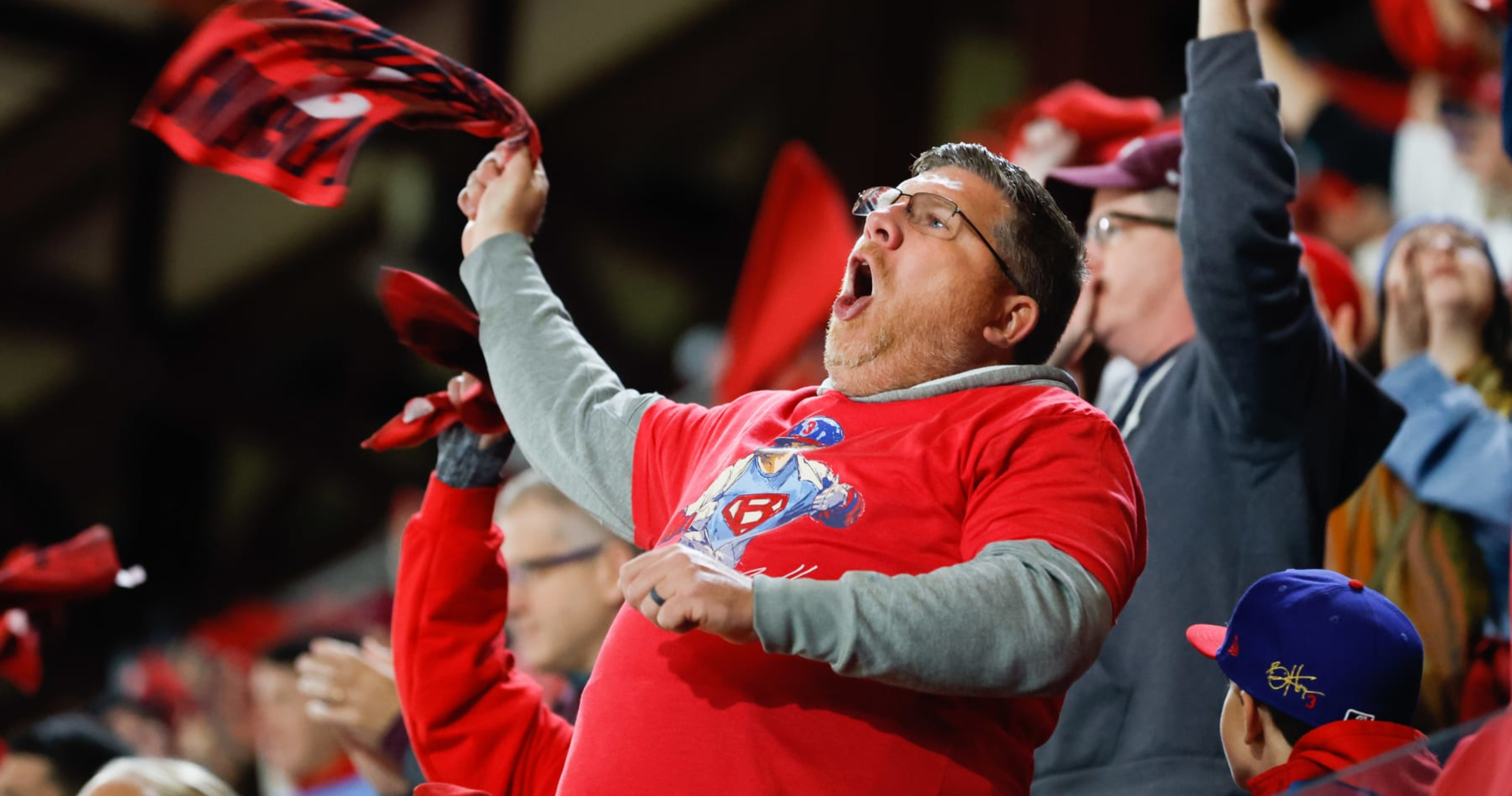 Fans cheer on Arizona Diamondbacks vs. Philadelphia Phillies: photos