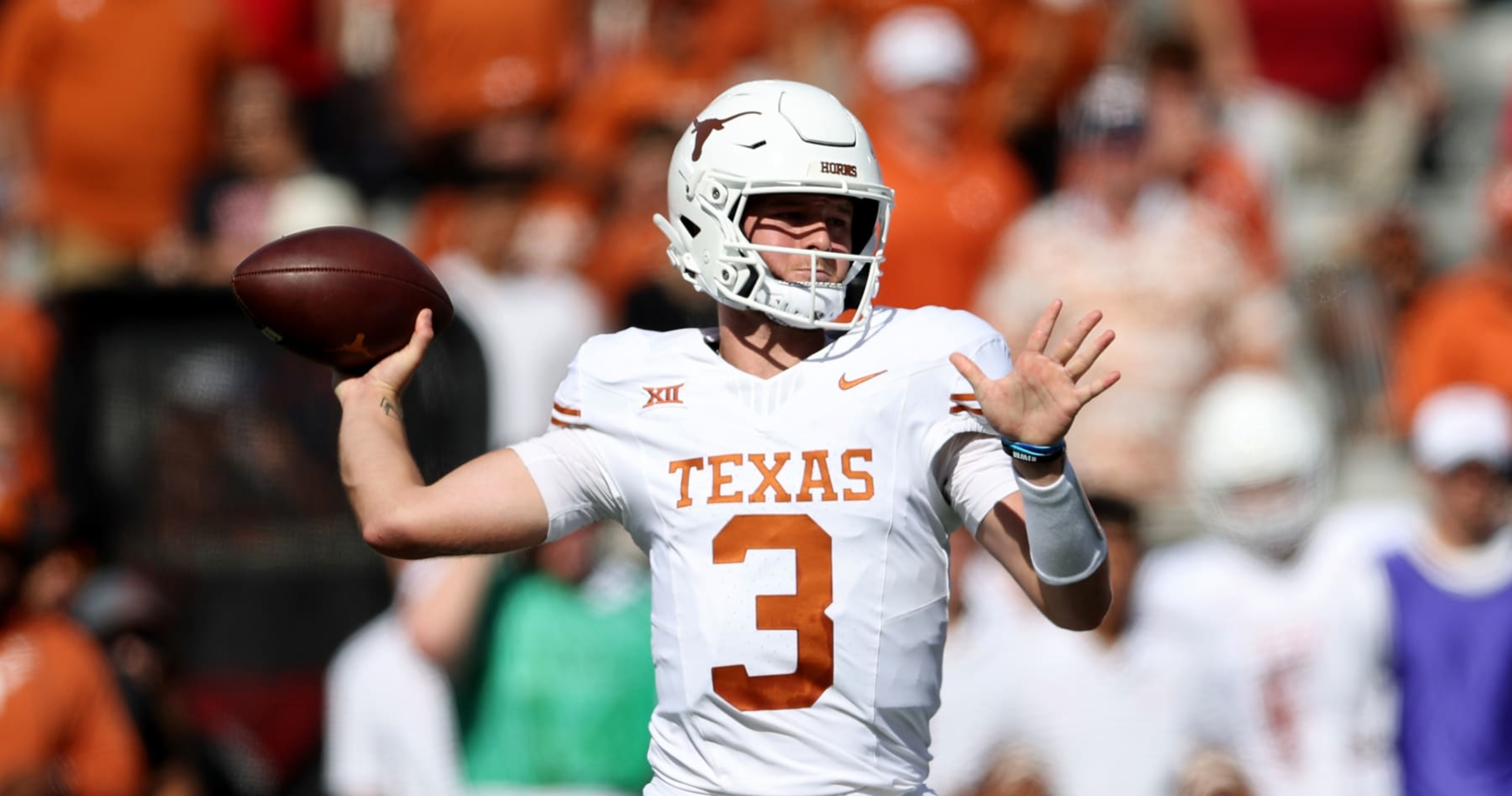 Texas' Quinn Ewers Reportedly Expected to 'Miss Some Time' With Shoulder Injury