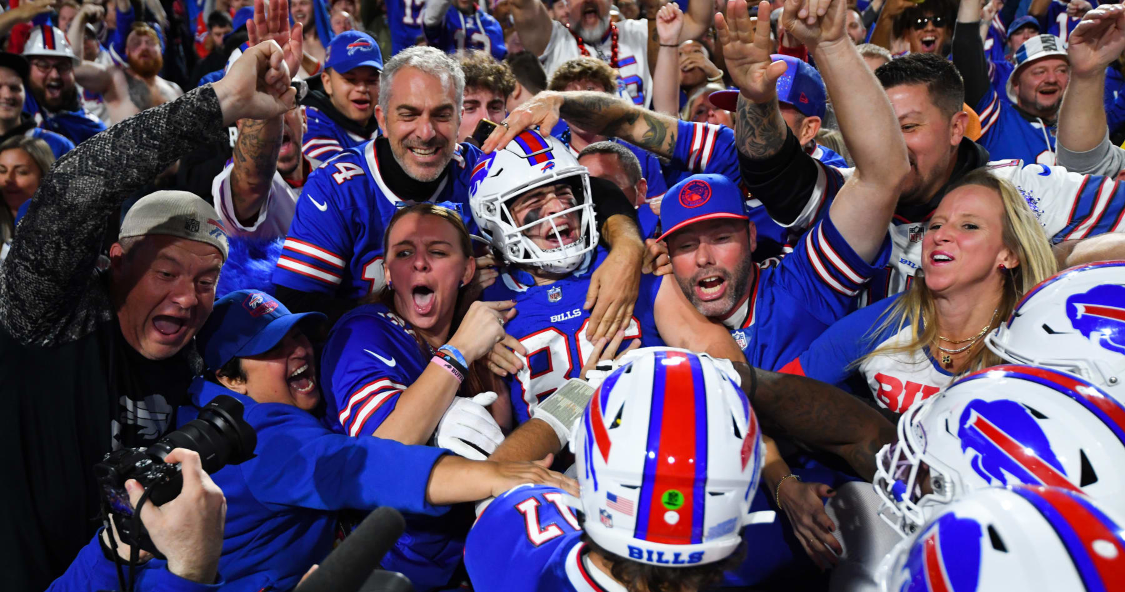 Bills' Dalton Kincaid Says He Was 'Claustrophobic' After Celebrating ...