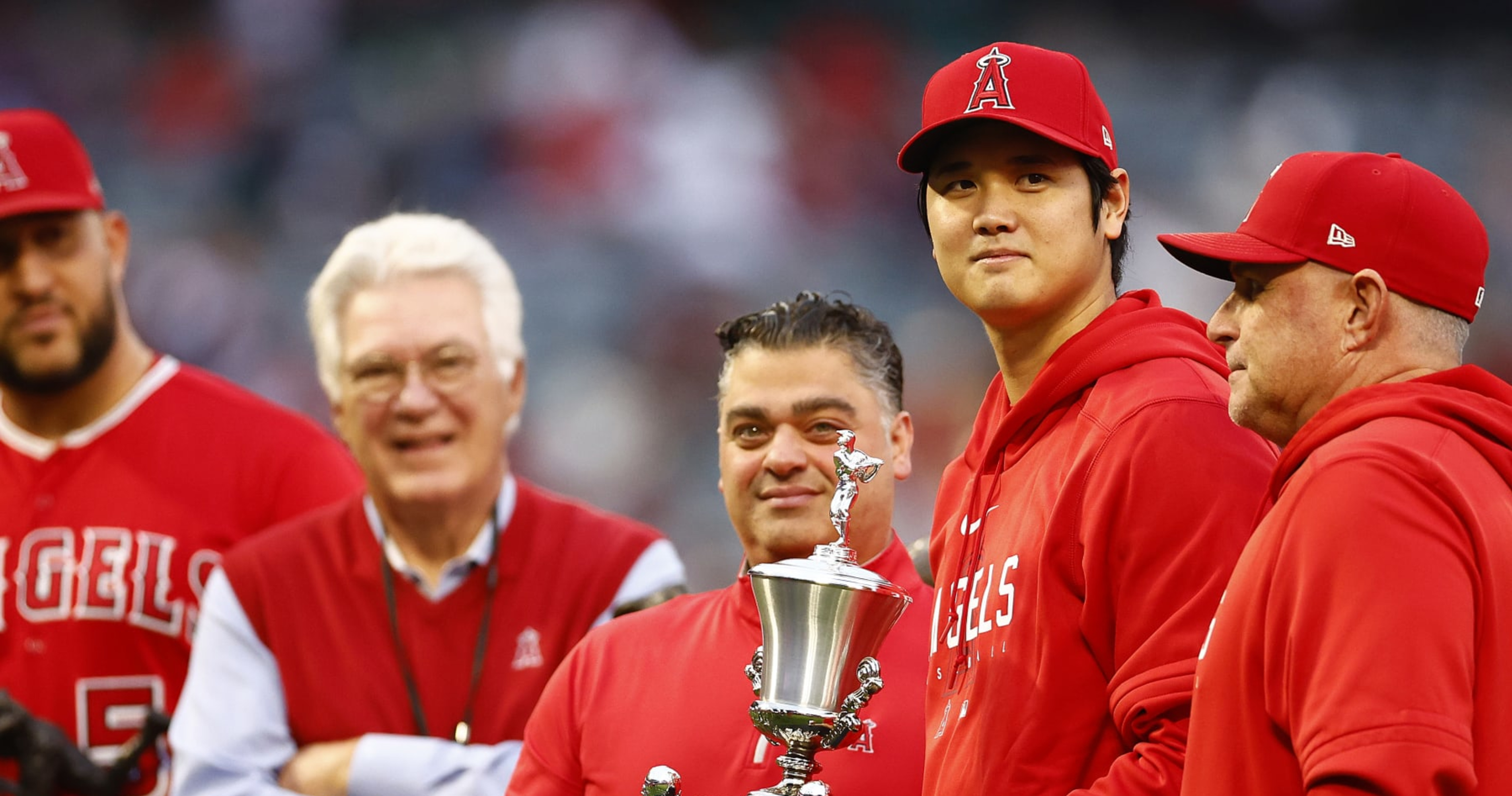 shohei-ohtani-predicted-to-sign-dodgers-contract-by-mlb-execs-in-free