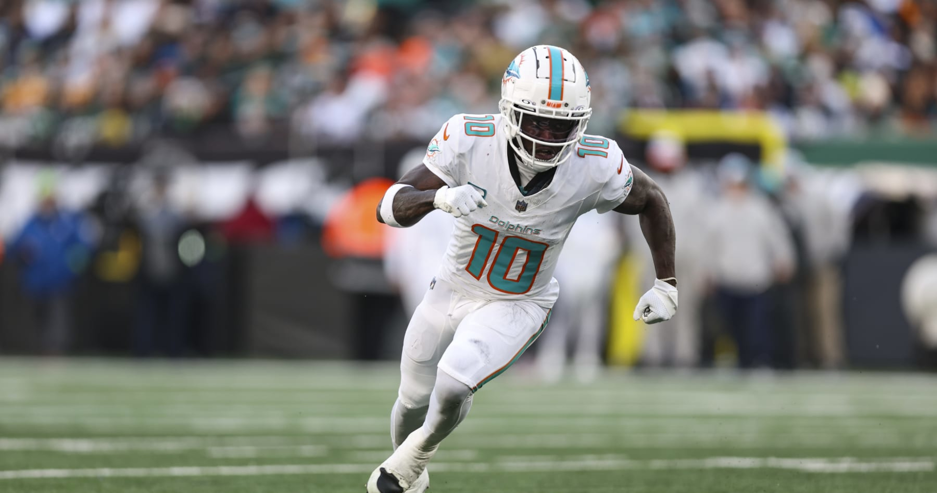 Dolphins' Tyreek Hill to Pay Salary of Photographer Suspended by NFL ...