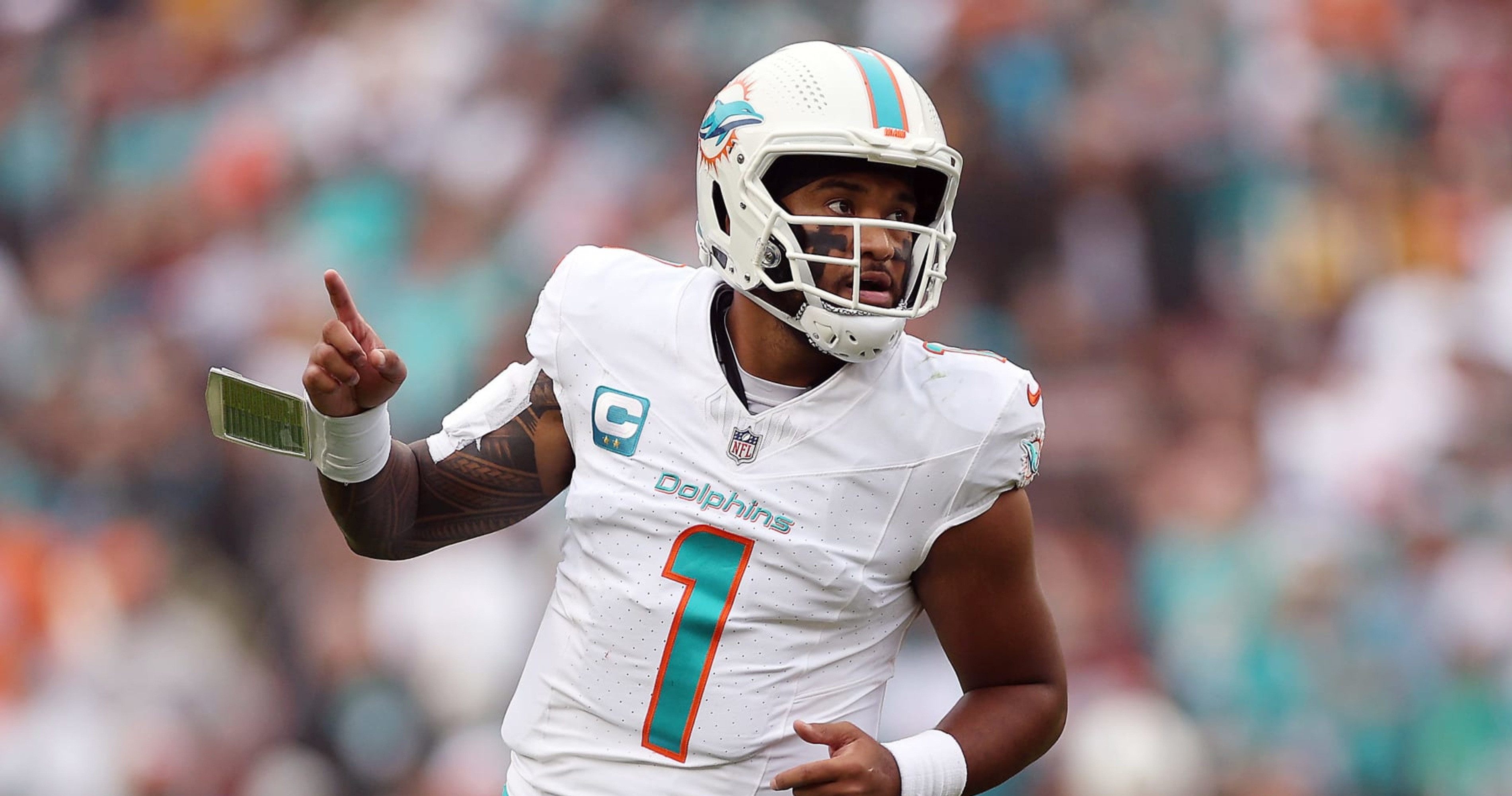 Video: Dolphins' Tua Tagovailoa Plays 'Tears In Heaven' On Guitar ...