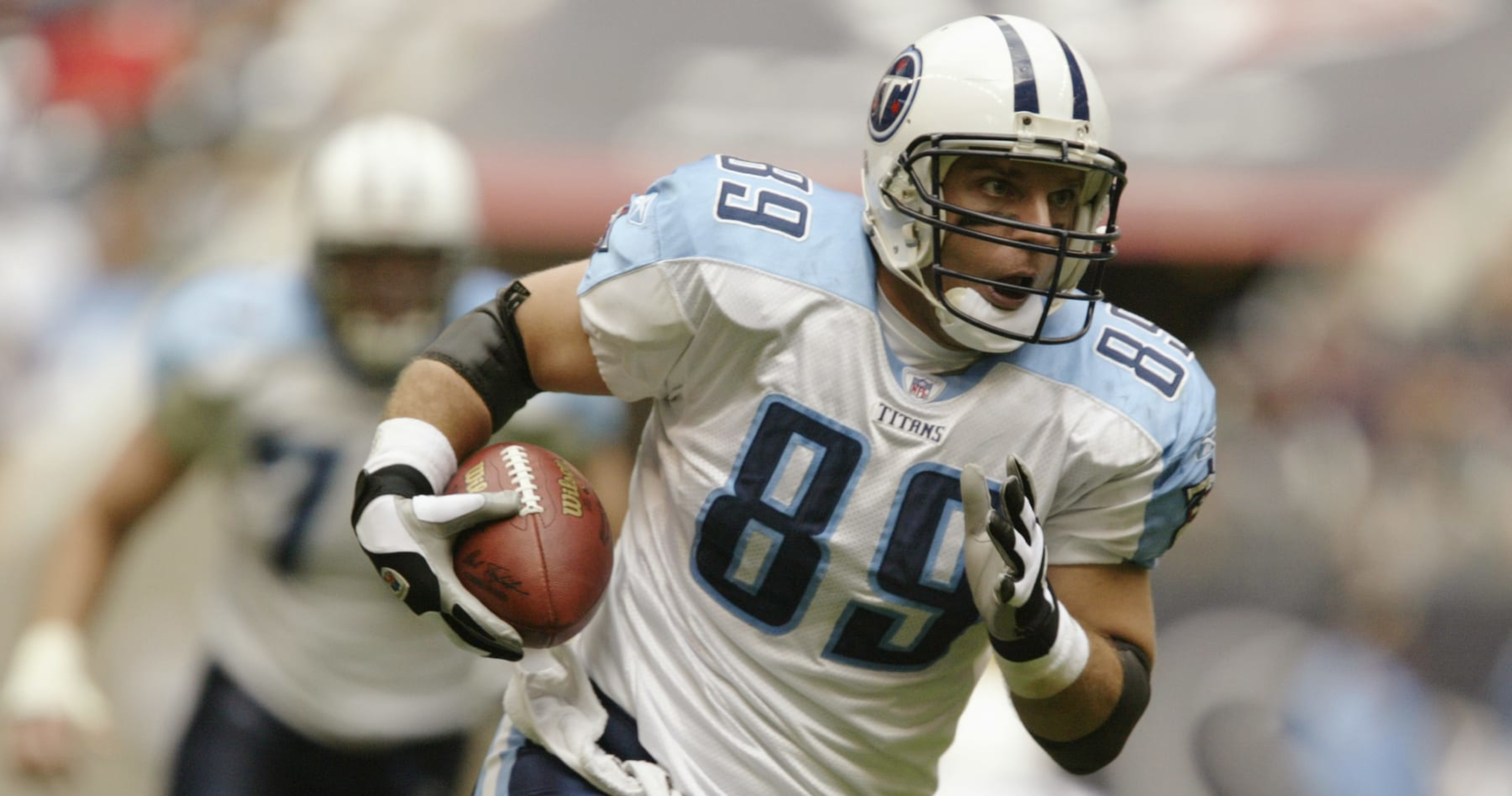Frank Wycheck Dies at 52; Former NFL TE Earned 3 Pro Bowl Selections with Titans thumbnail