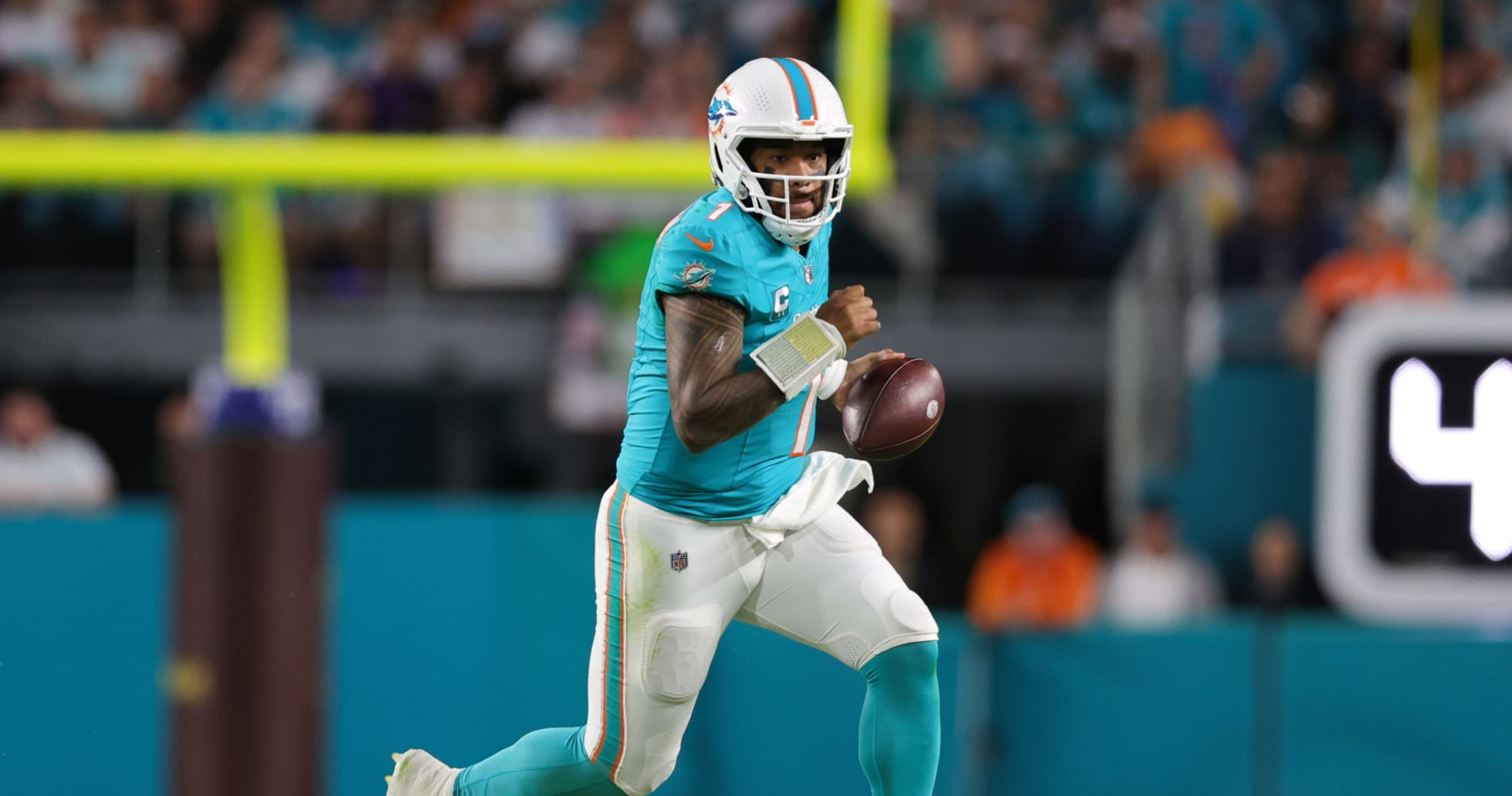 NFL Insider: Tua Can't 'Carry' Dolphins' Offense Without Tyreek Hill ...