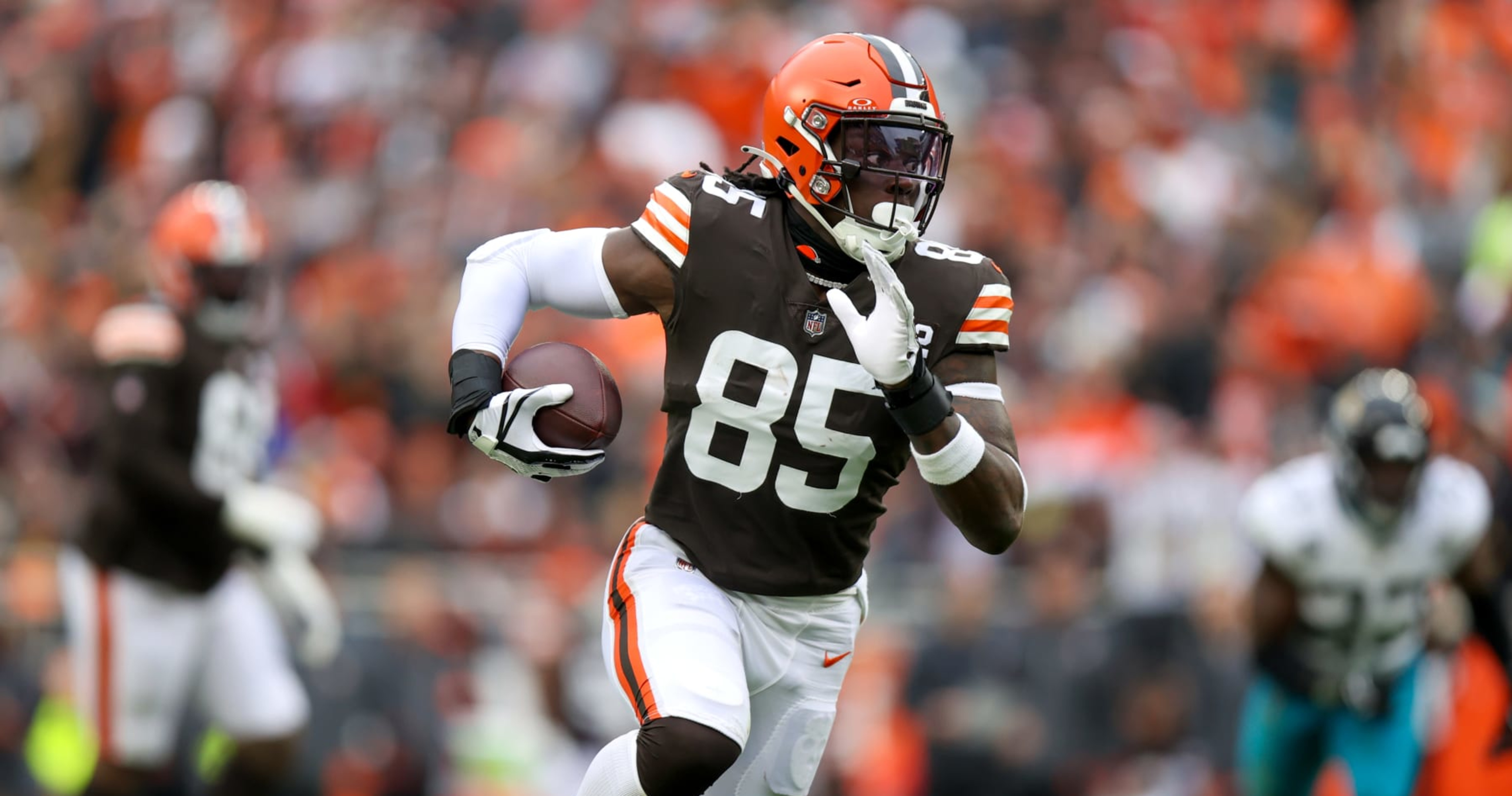 Browns' David Njoku: 'I Damn Near S–t Myself' When Bears Nearly Completed Hail Mary