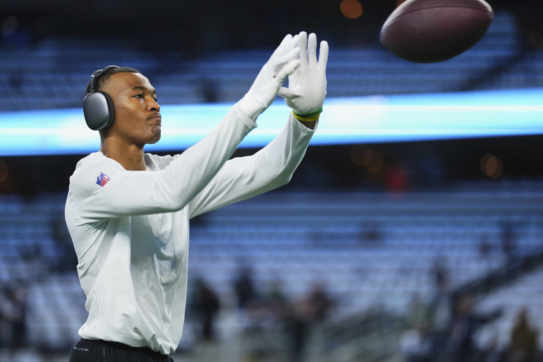 Eagles' DeVonta Smith Will Play vs. Giants Despite Knee Injury | News