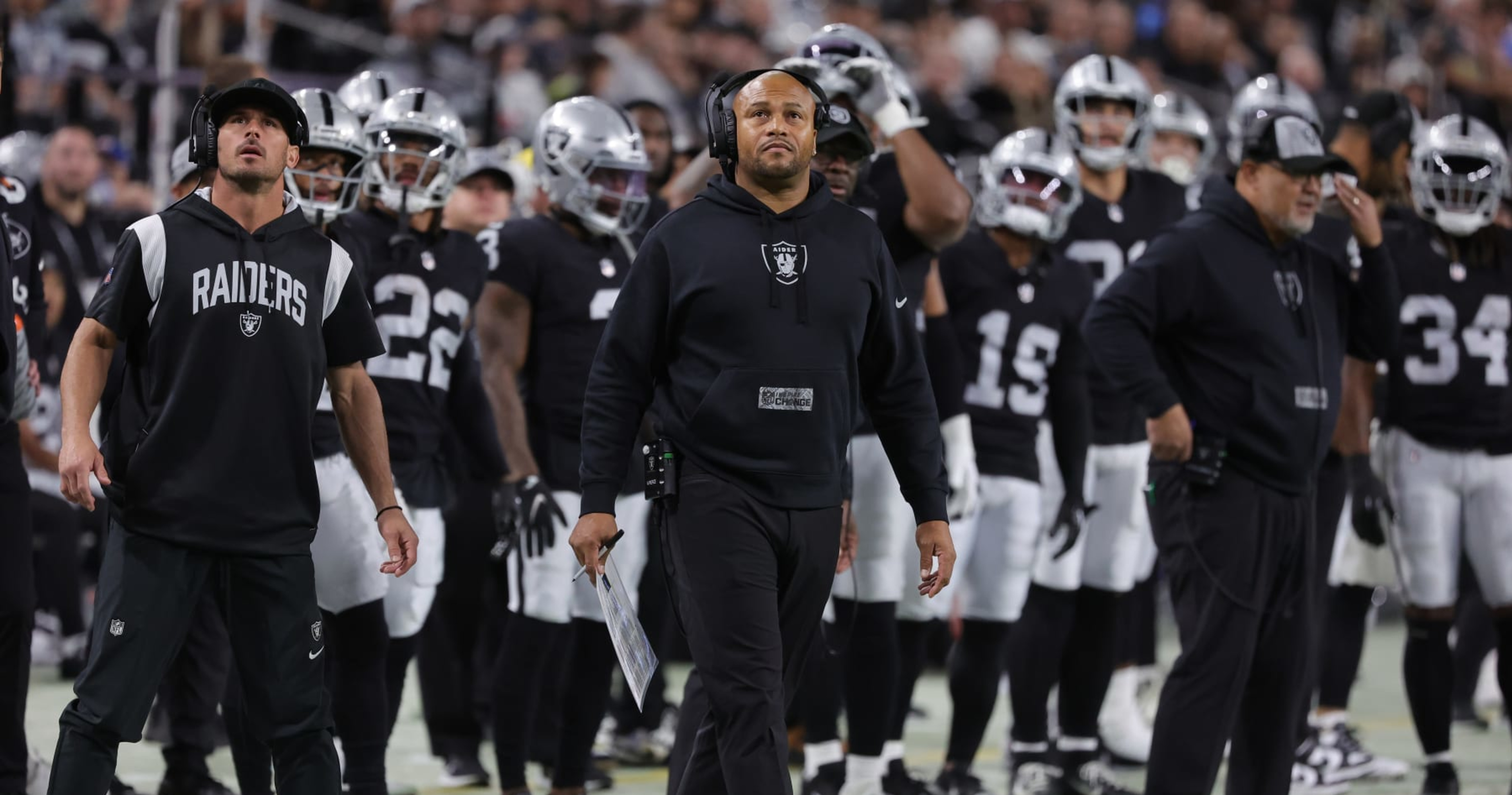 Raiders Fans Demand Antonio Pierce as Full-Time HC After Win over ...