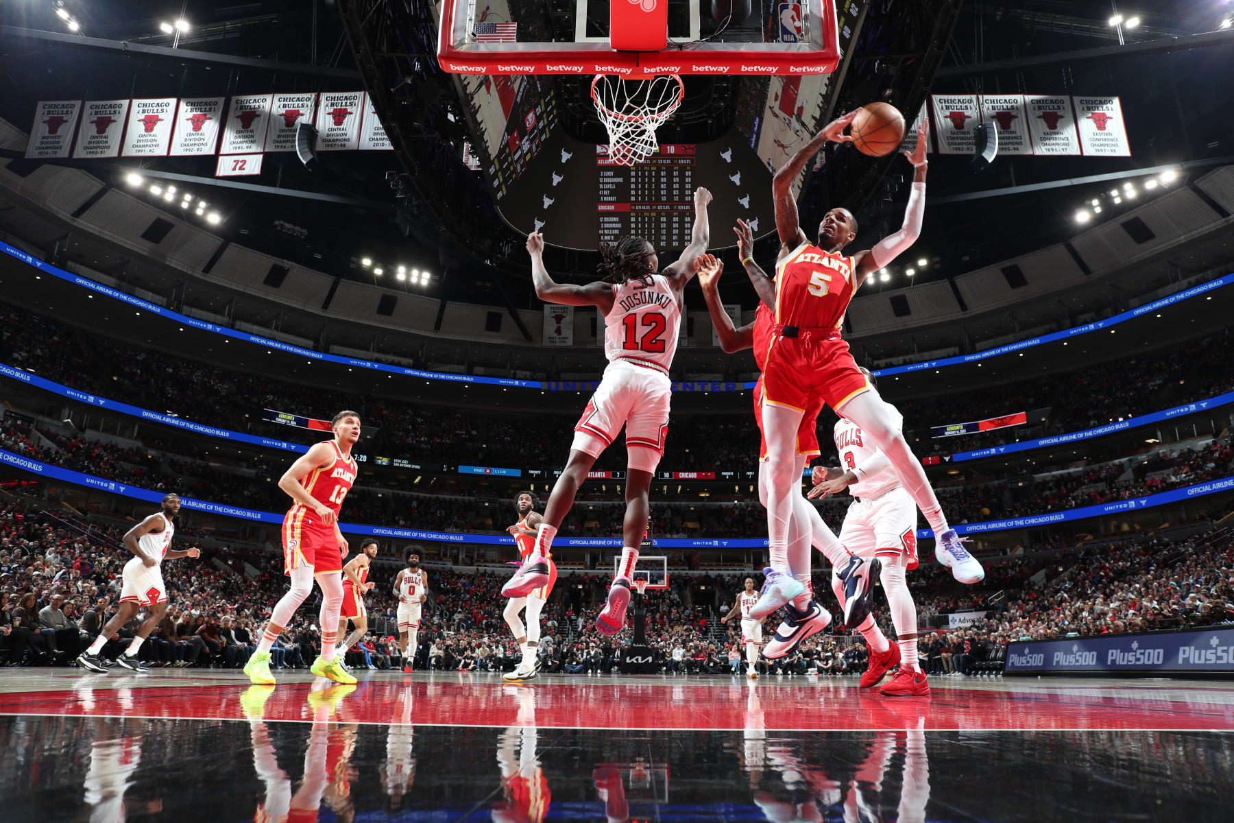 NBA Fans Want Dejounte Murray Trade as Trae Young, Hawks Lose to DeMar