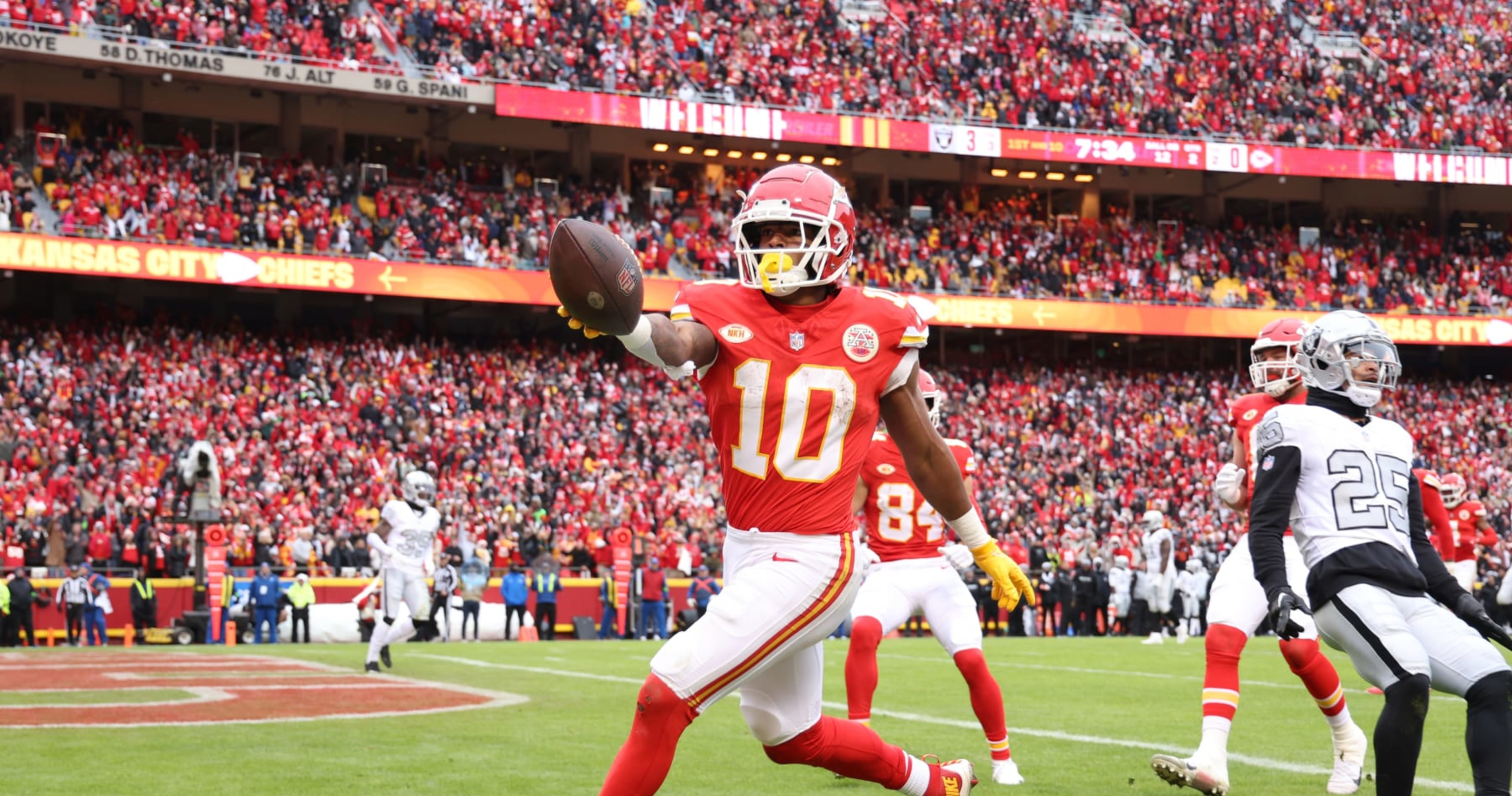 Report: Chiefs' Isiah Pacheco to Play vs. Bengals After Clearing Concussion Protocol thumbnail