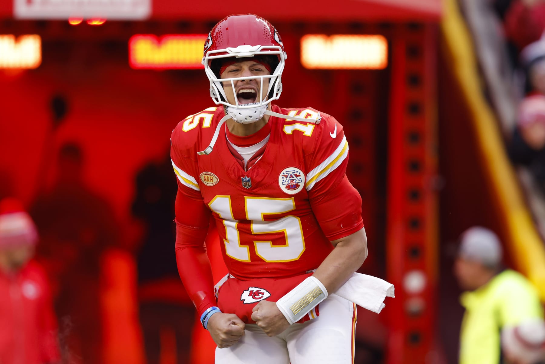 Week 18 draftkings daily fantasy football picks lineup tips for sunday