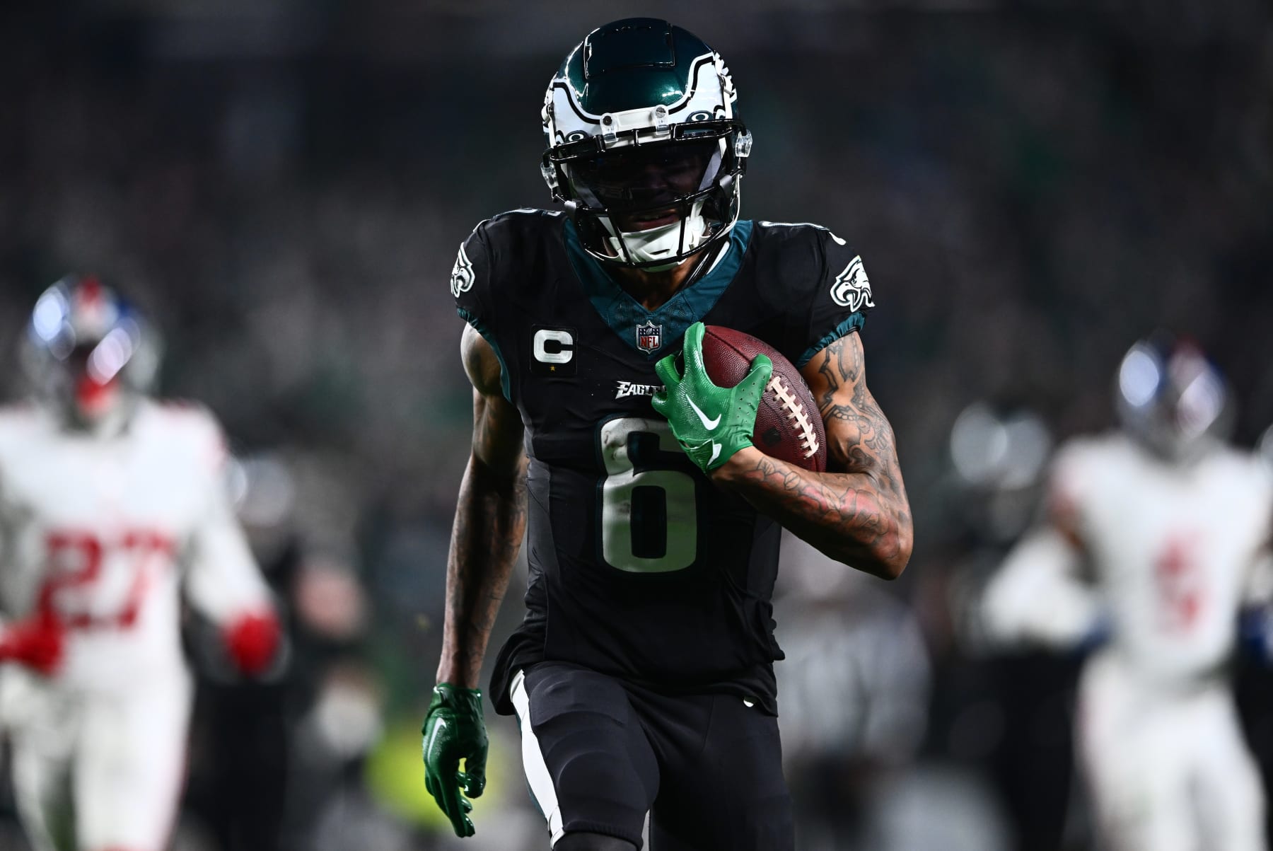 Eagles' DeVonta Smith, Darius Slay Out vs. Giants in Week 18 With