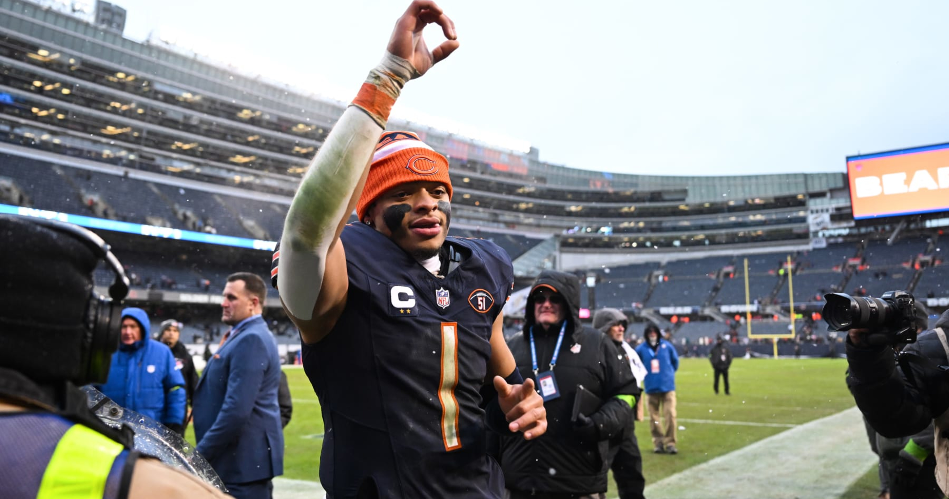 Rapoport: Justin Fields' Bears Future Undecided Amid Caleb Williams ...