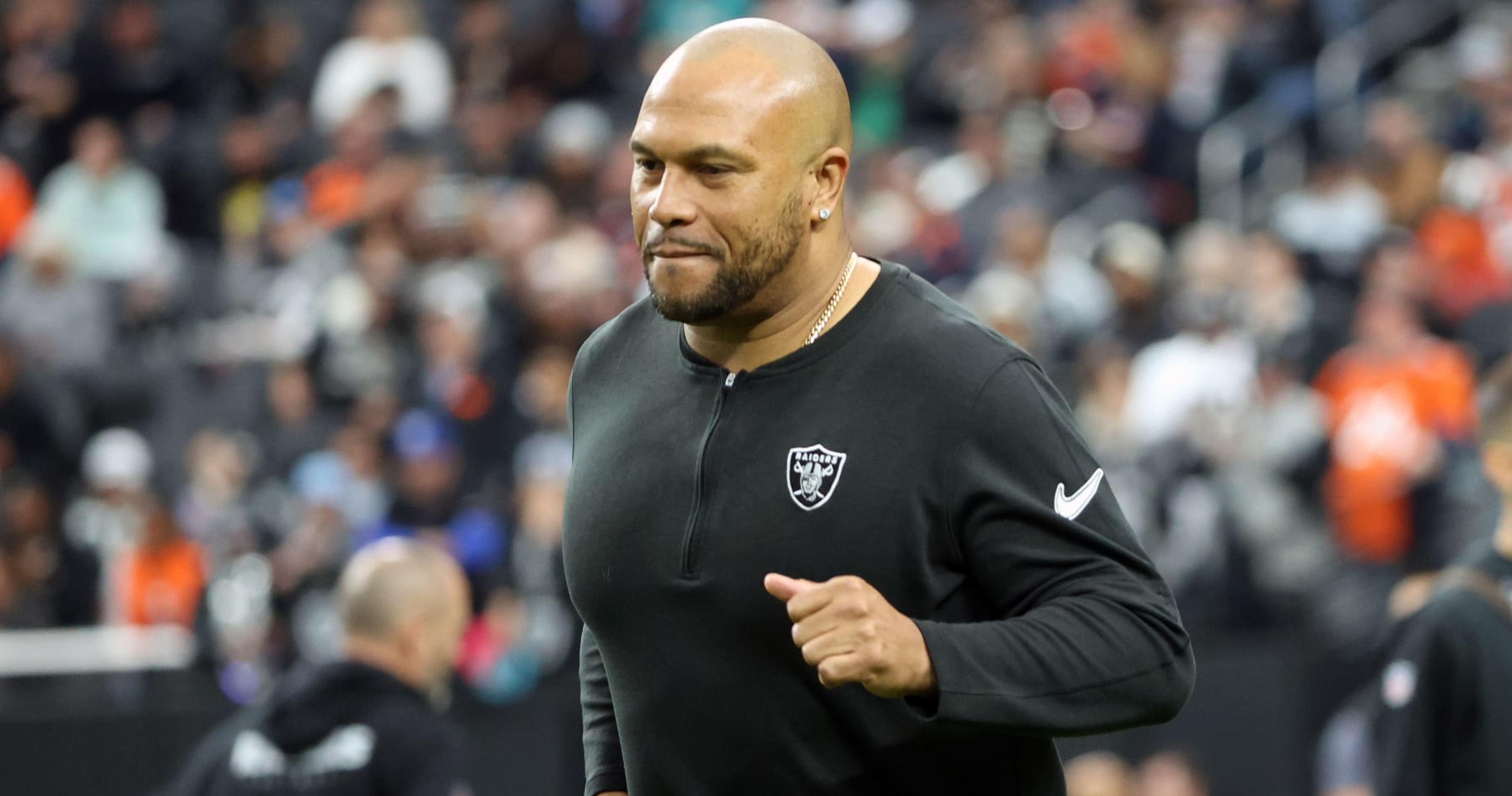 NFL Fans Campaign For Antonio Pierce To Get Raiders HC Job After Win Vs ...