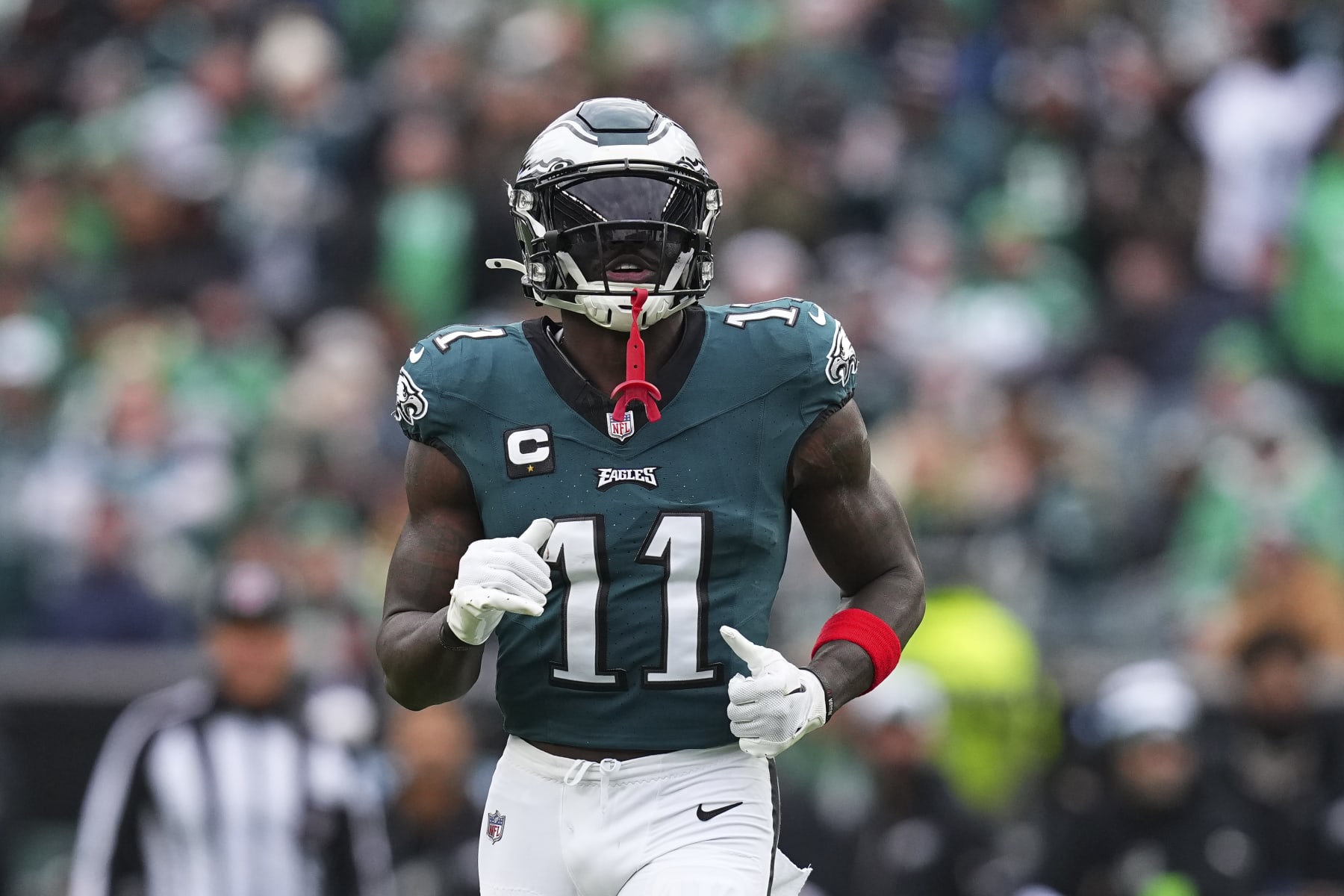 Eagles' A.J. Brown Wipes Social Media Accounts Ahead of Buccaneers Playoff Game - Vimarsana News